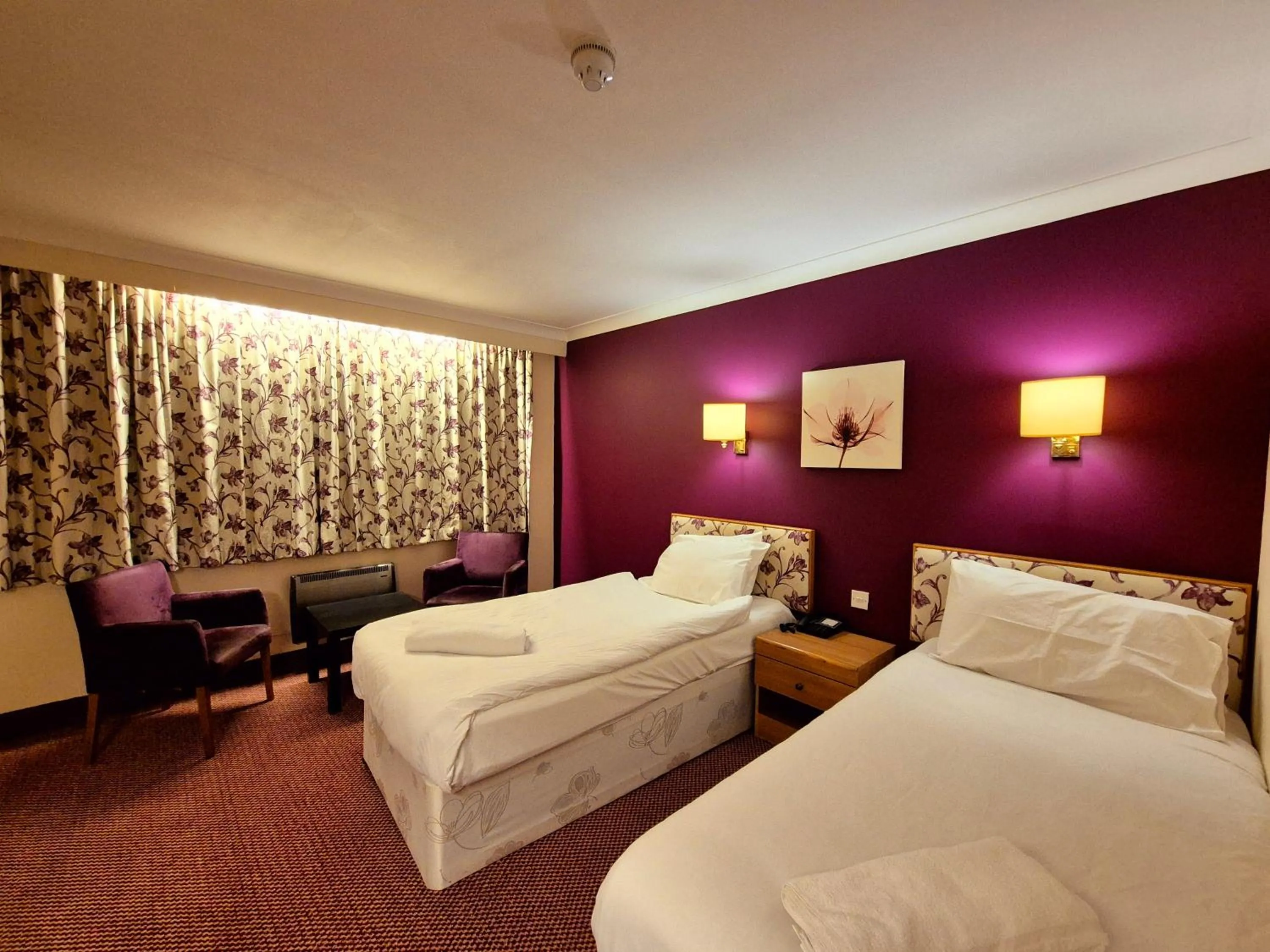 Bedroom, Bed in Supreme Inn Boston