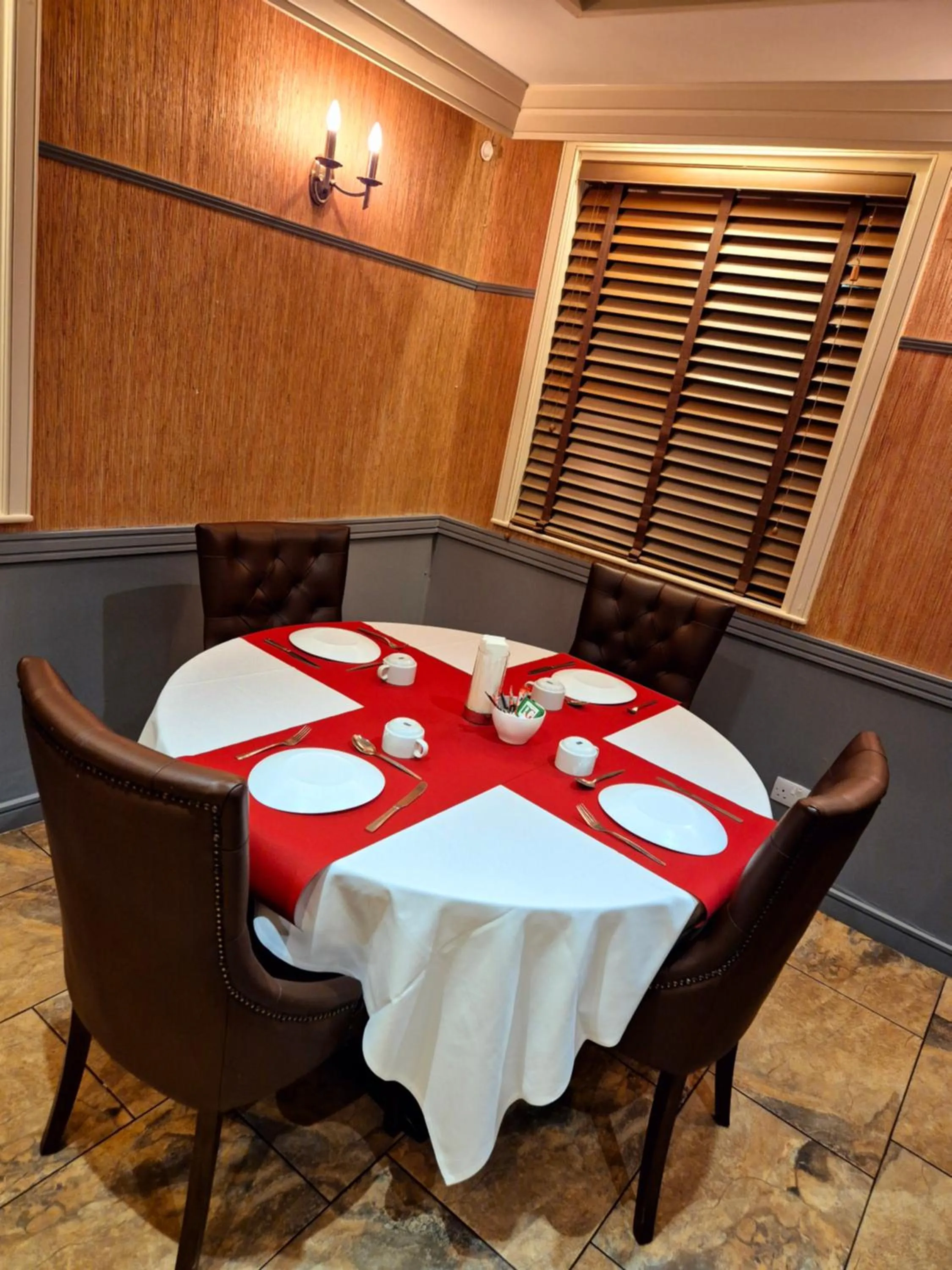 Dining area in Supreme Inn Boston