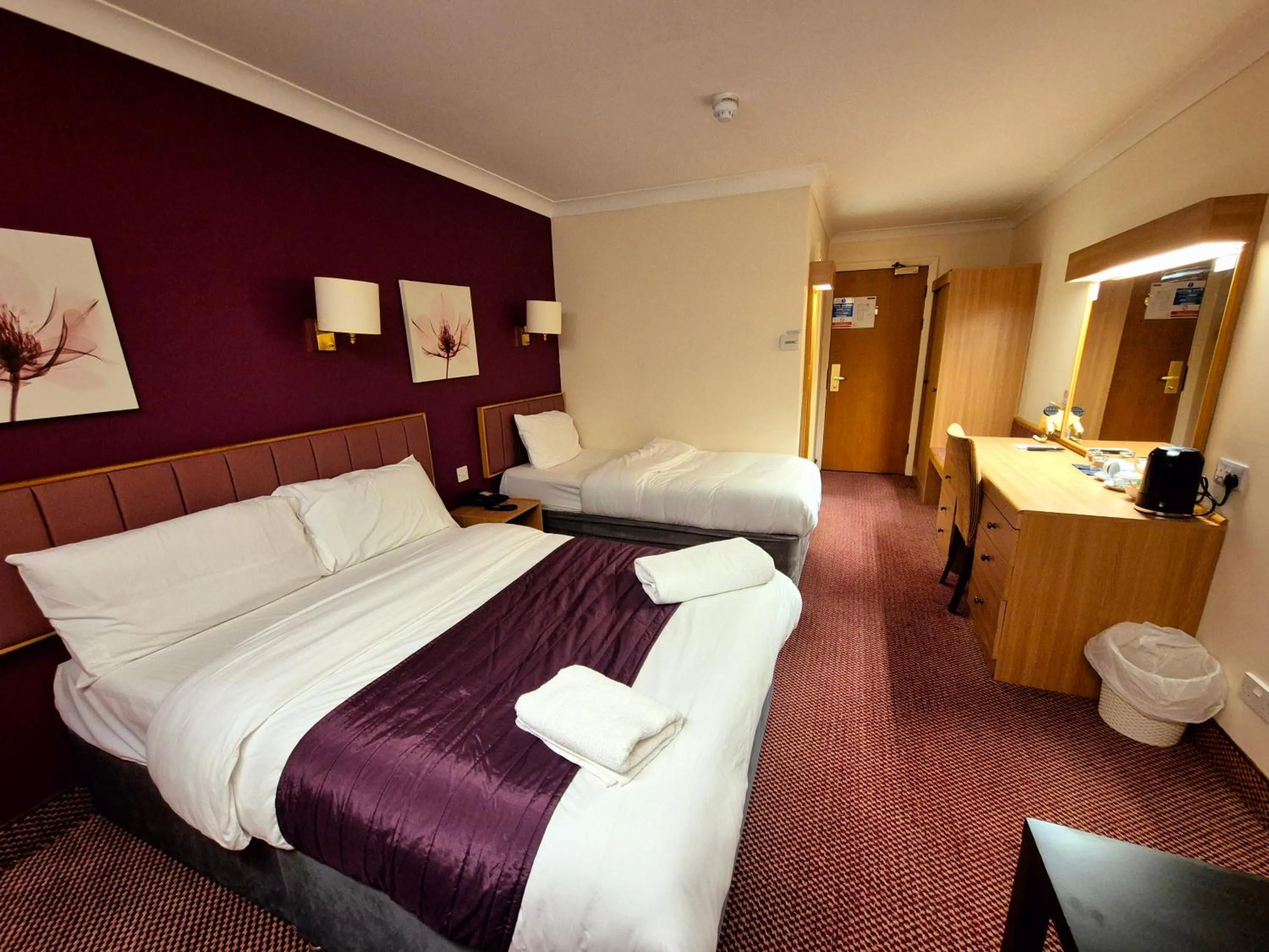 Bedroom, Bed in Supreme Inn Boston