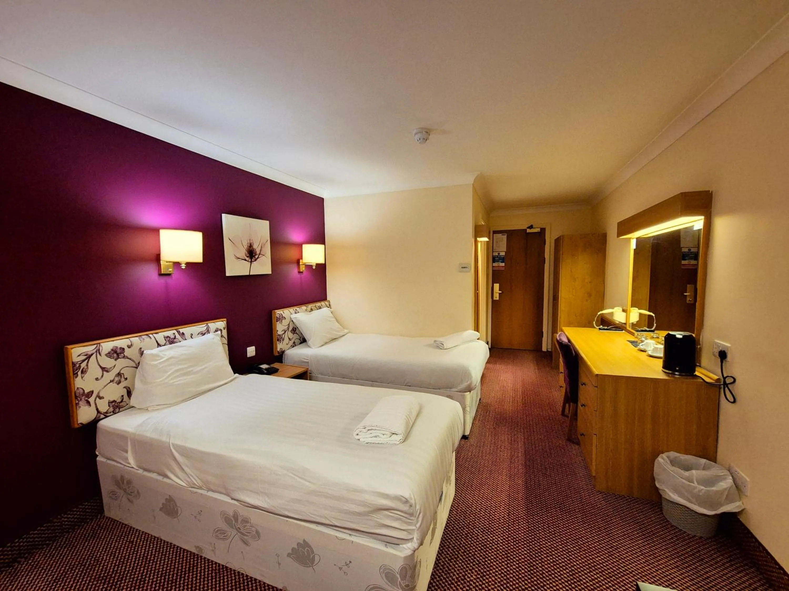 Bedroom, Bed in Supreme Inn Boston