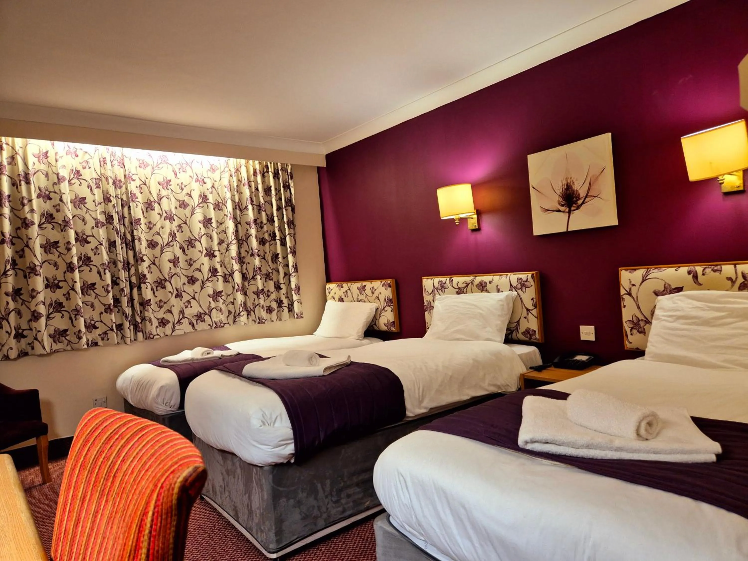 Bedroom, Bed in Supreme Inn Boston