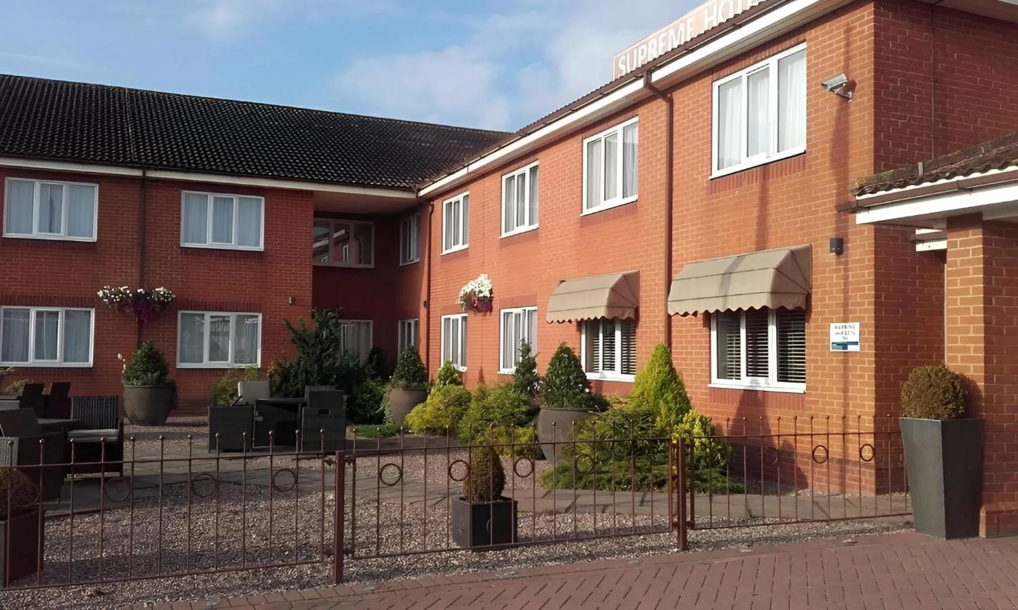 Property building in Supreme Inn Boston
