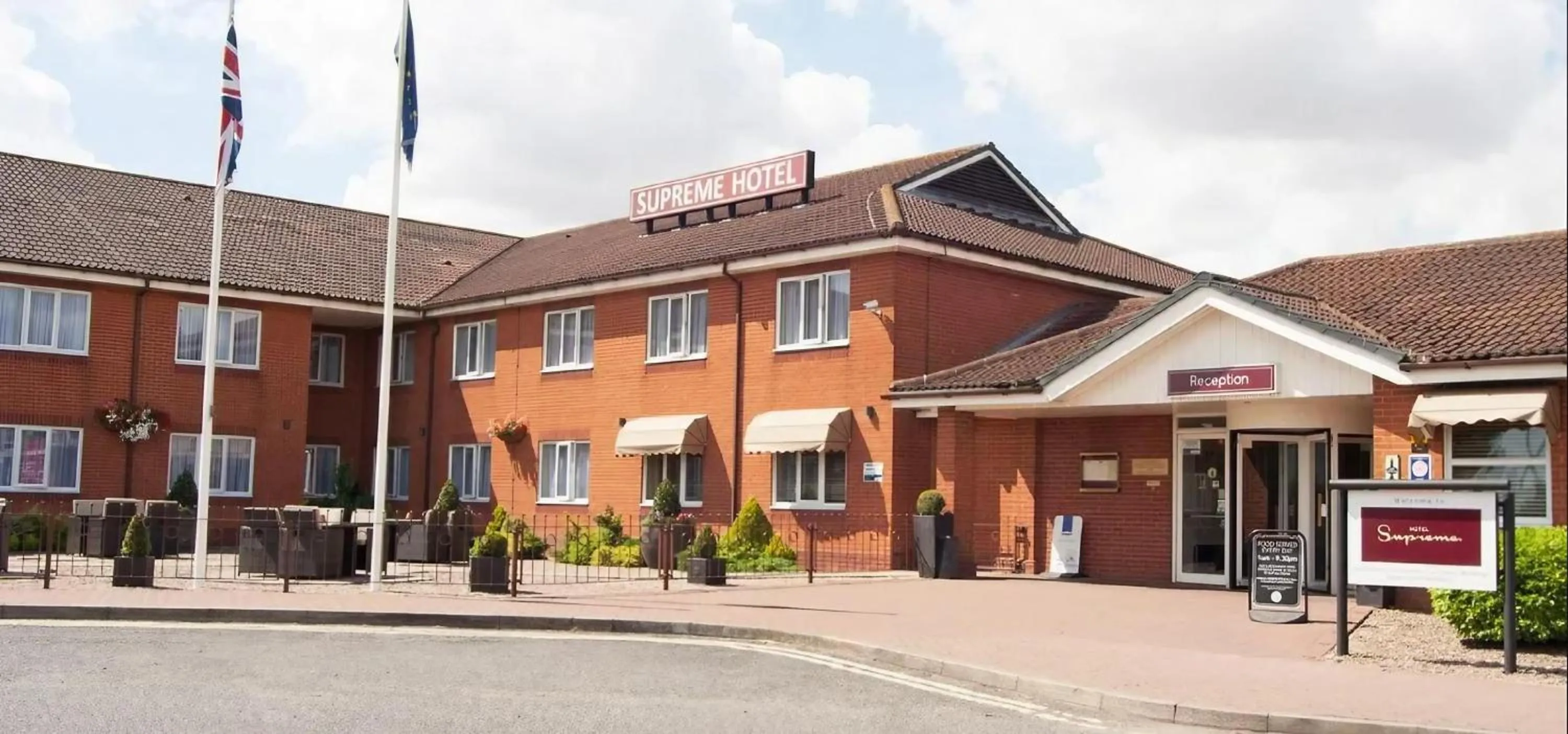 Property building in Supreme Inn Boston