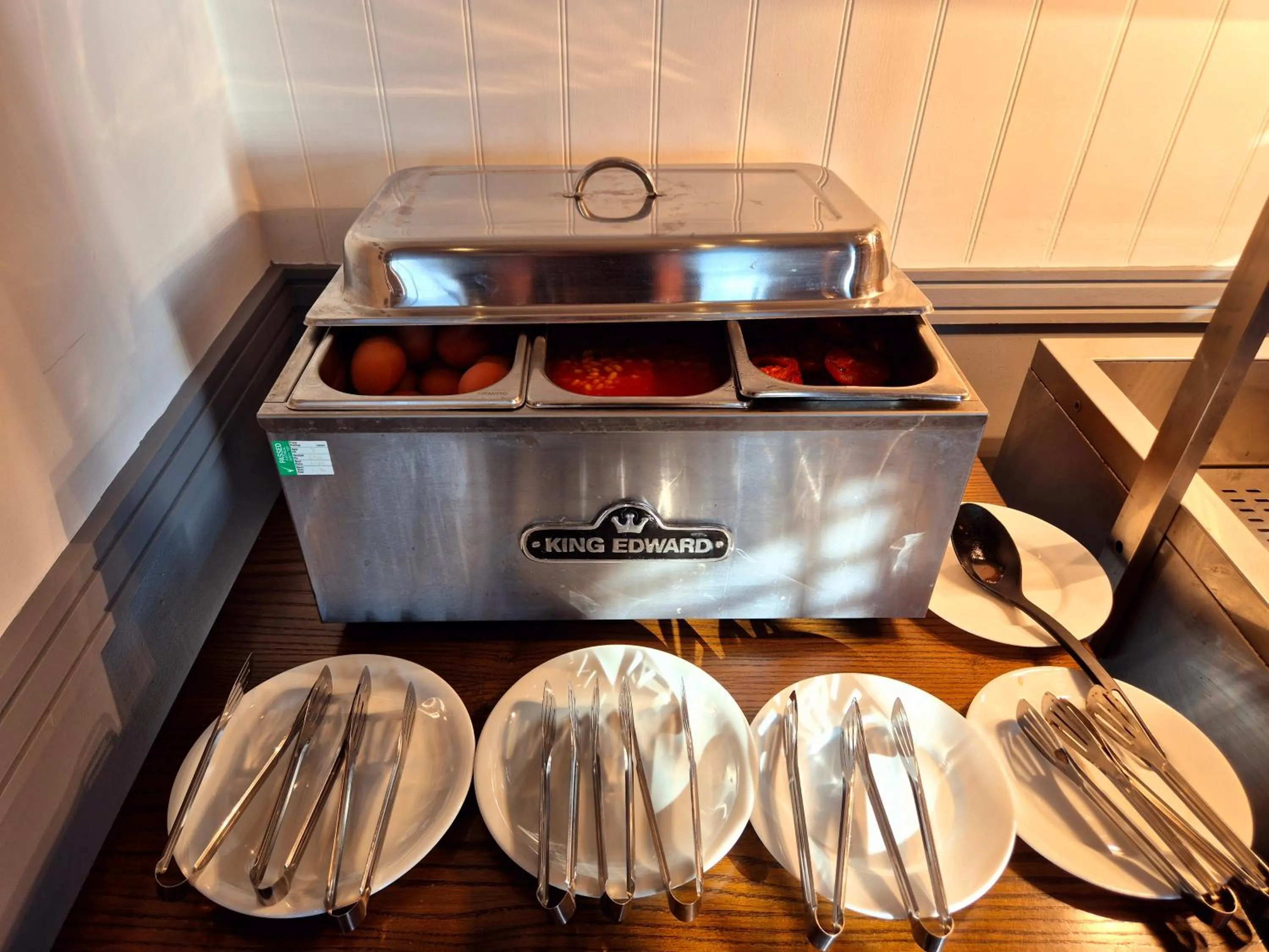 Food and drinks in Supreme Inn Boston