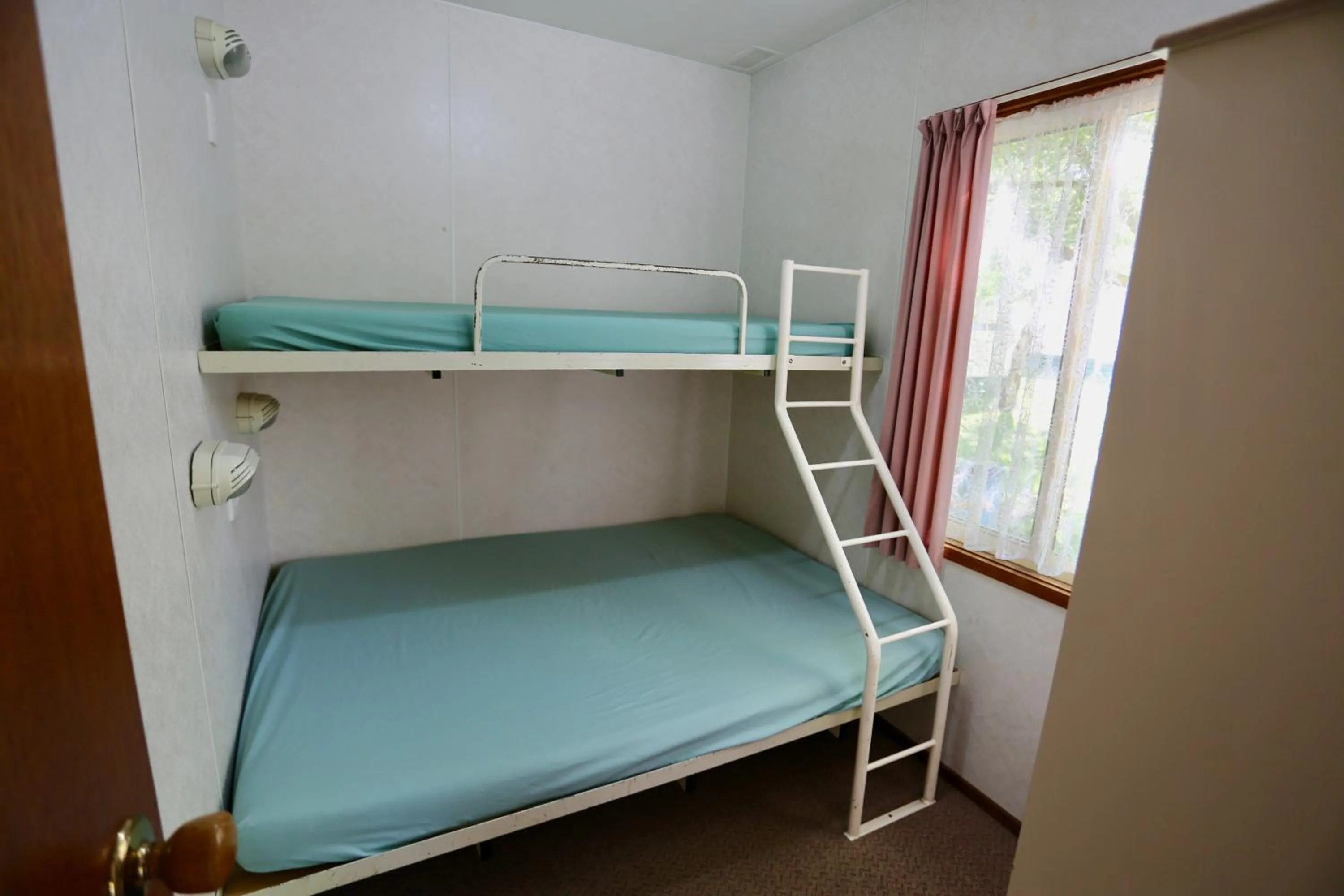 bunk bed, Bed in Jenolan Holiday Park Oberon