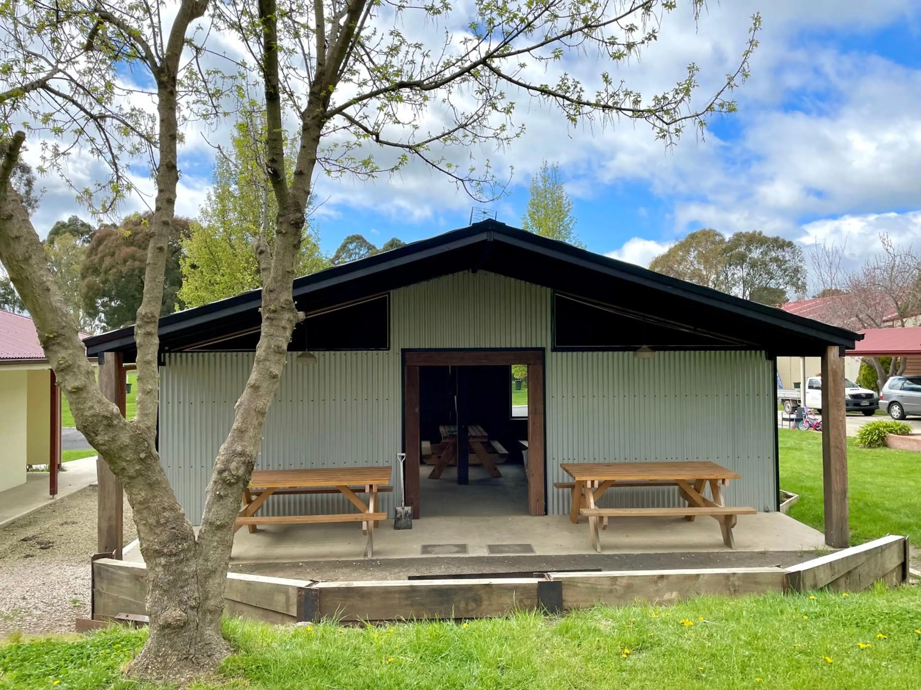 Communal kitchen in Jenolan Holiday Park Oberon
