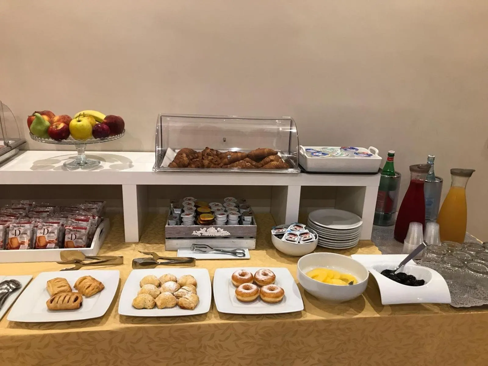 Continental breakfast in Hotel Bruman