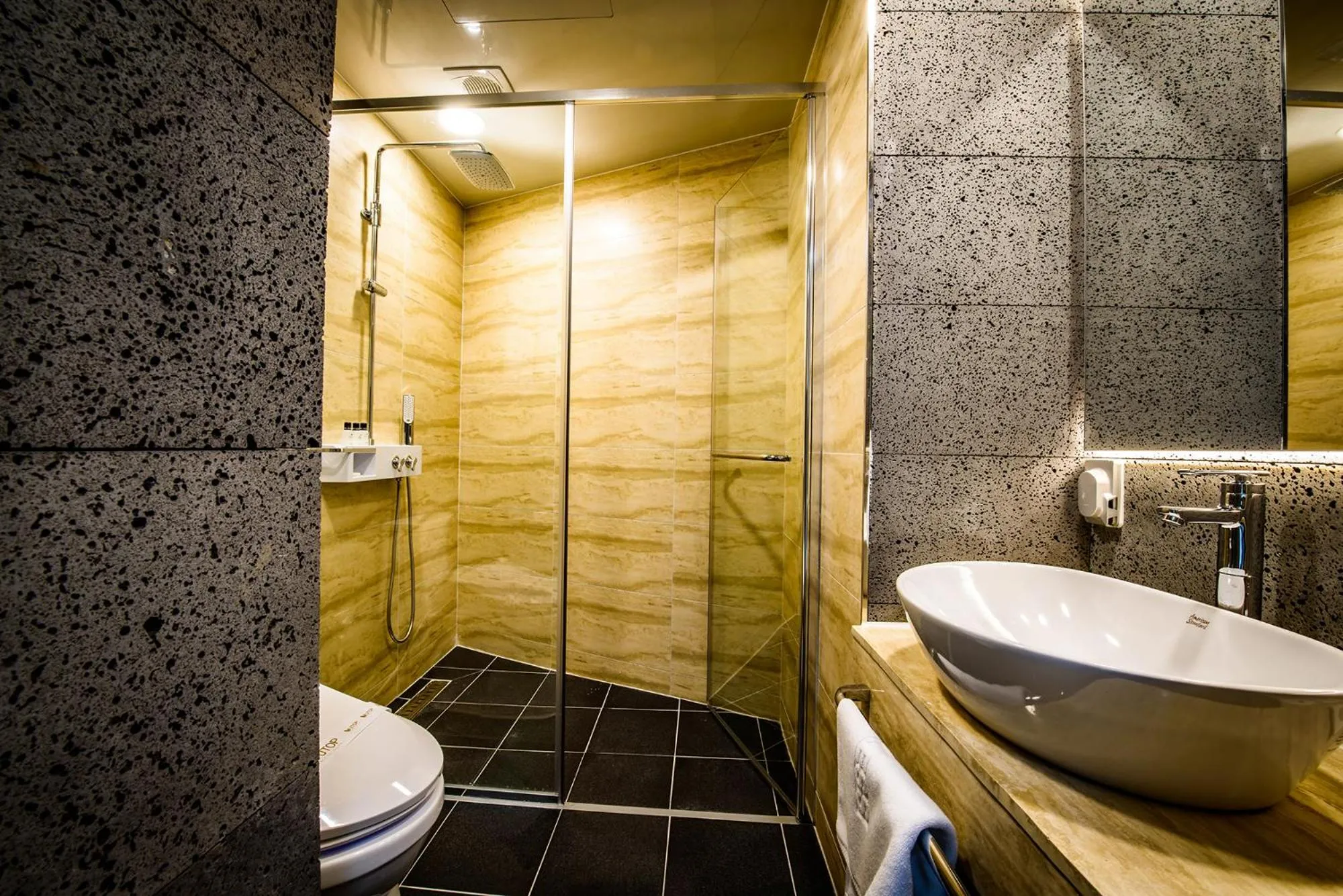 Shower in Utop Ubless Hotel Jeju