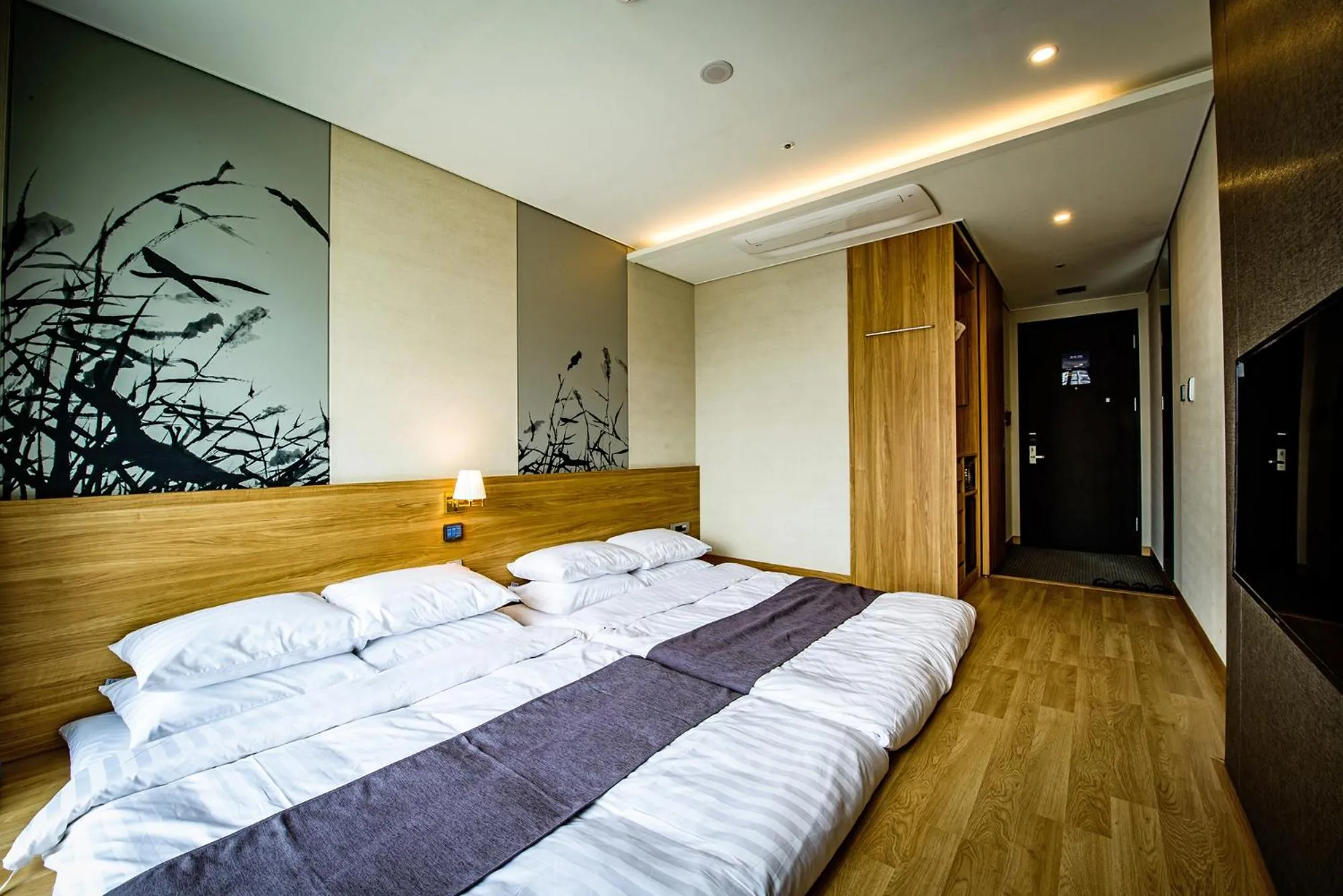 Photo of the whole room in Utop Ubless Hotel Jeju