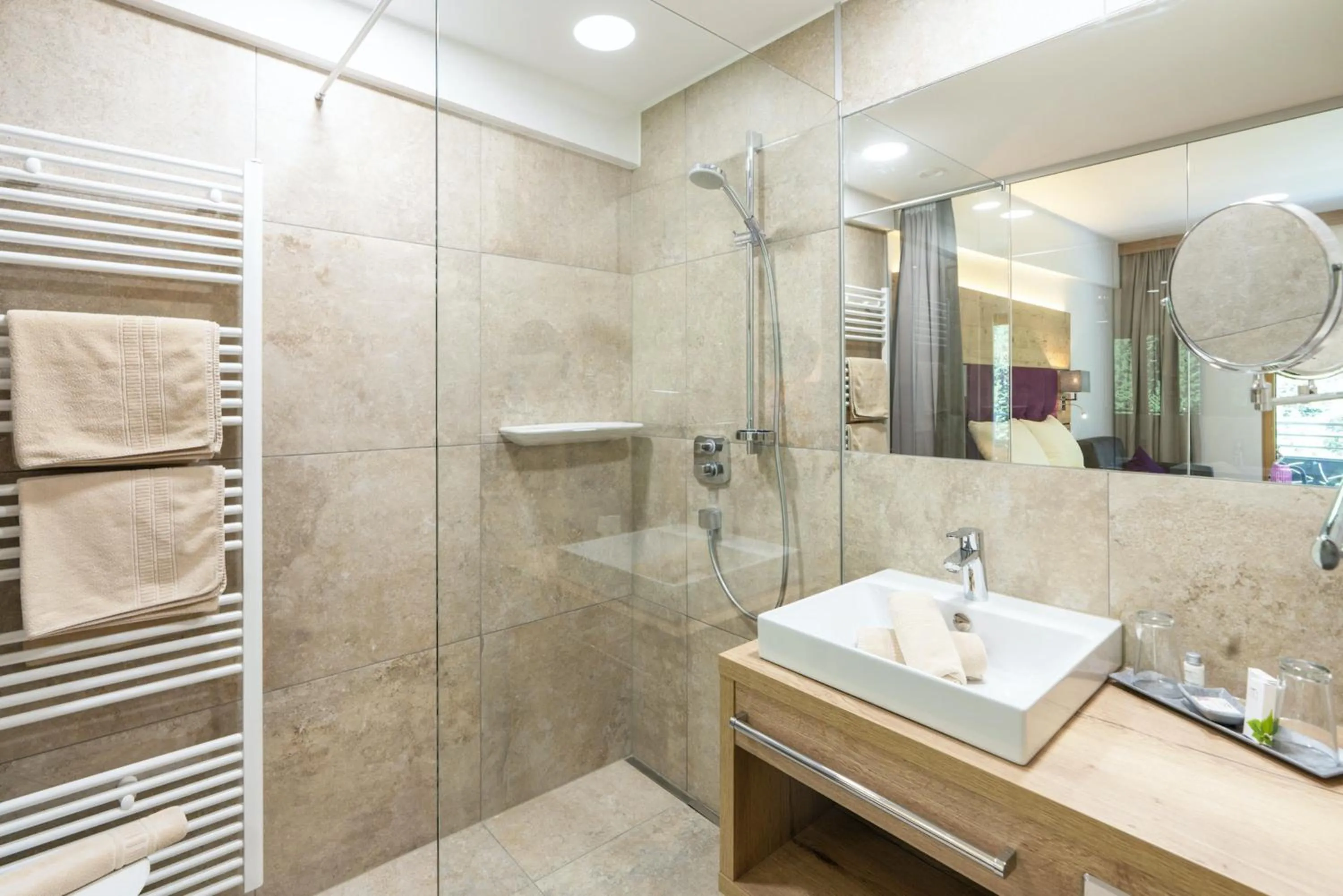 Bathroom in Hotel Gundolf