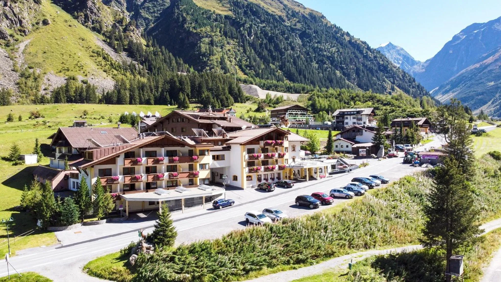 Property building in Hotel Gundolf