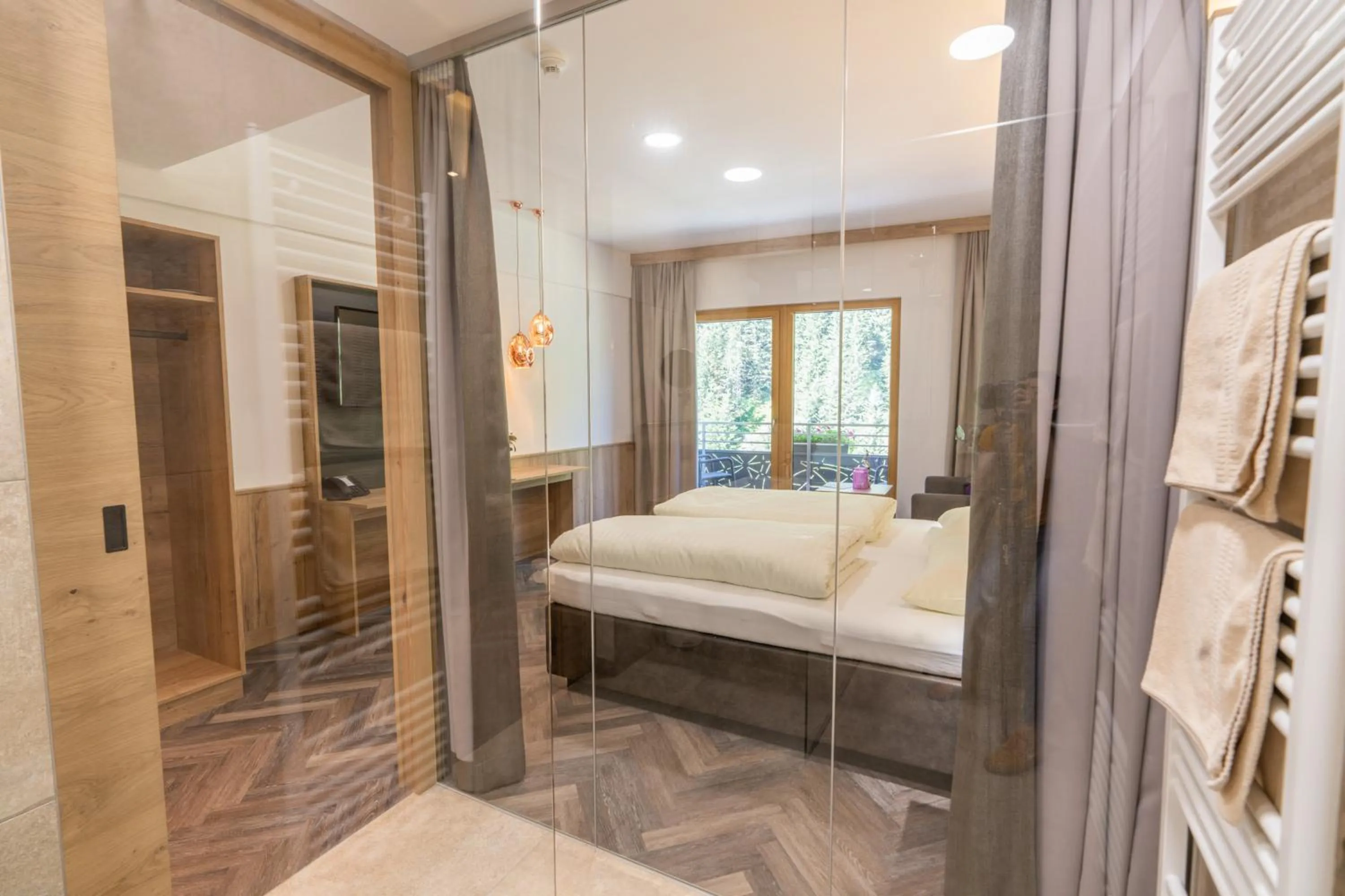 Photo of the whole room, Bed in Hotel Gundolf