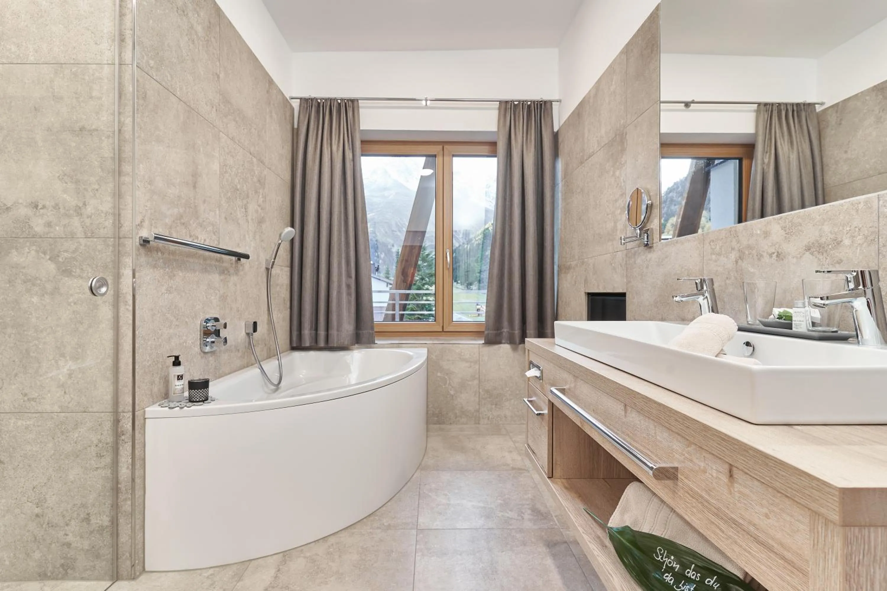 Bathroom in Hotel Gundolf