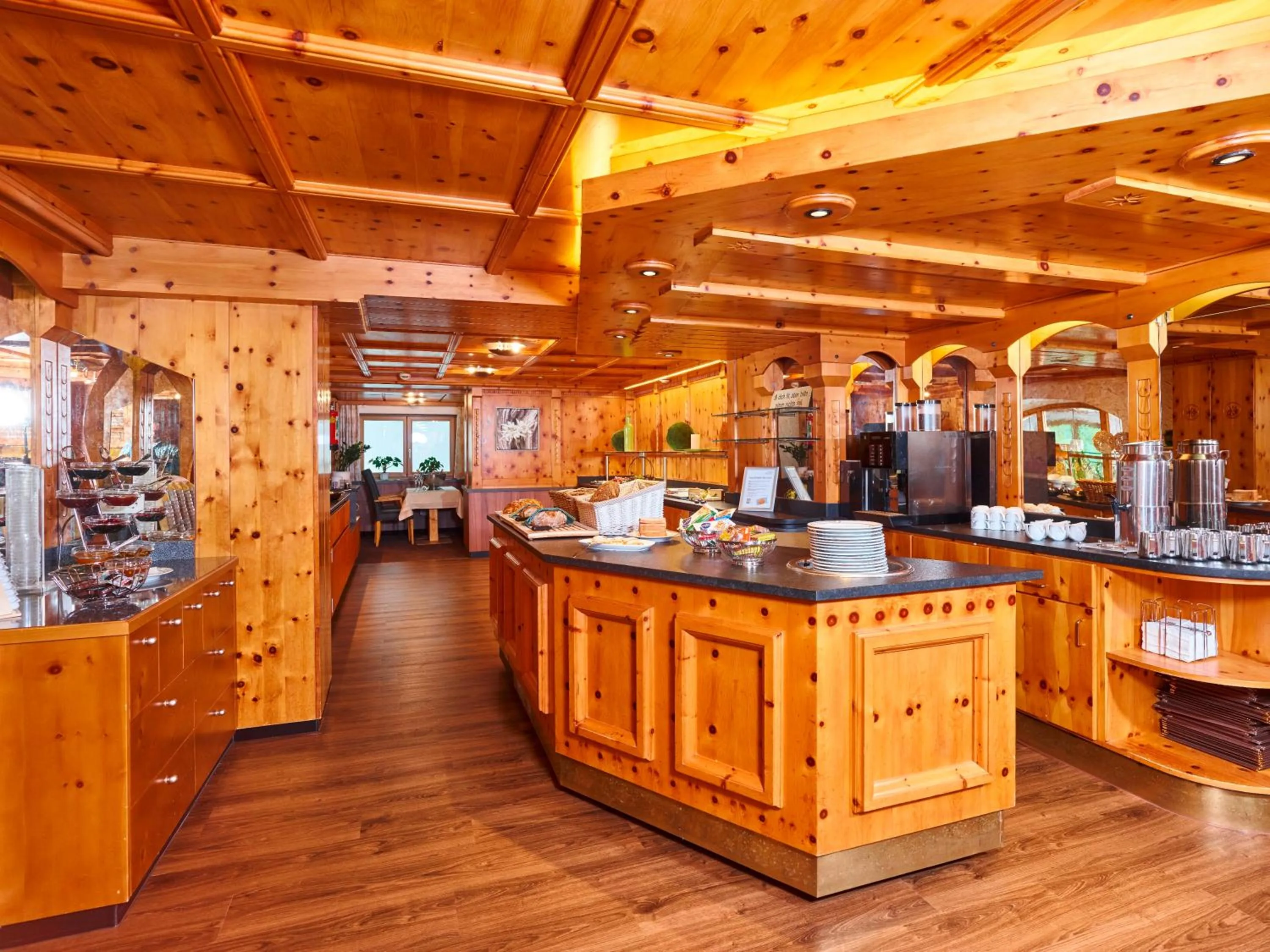 Breakfast in Hotel Gundolf