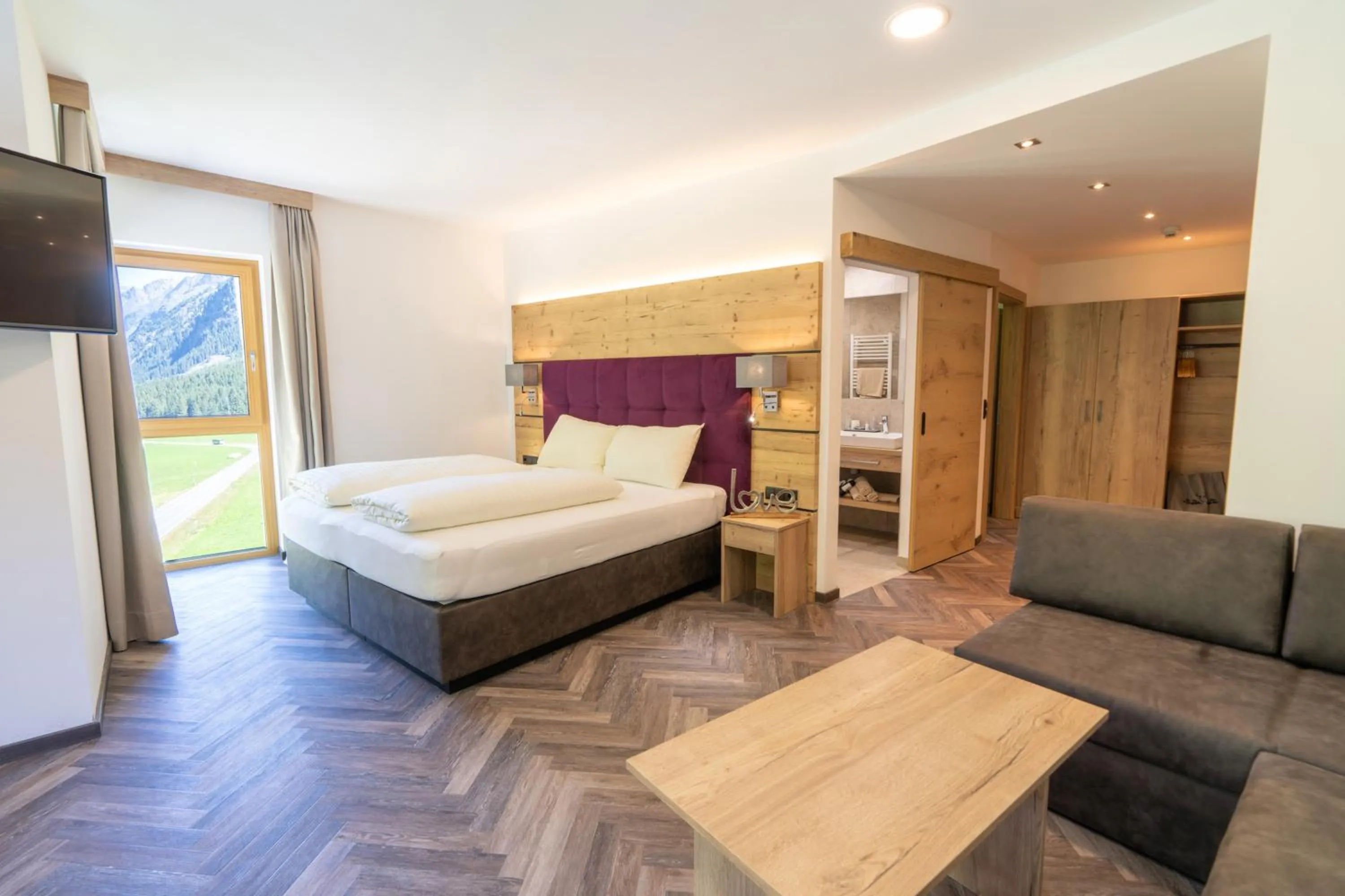 Photo of the whole room, Bed in Hotel Gundolf