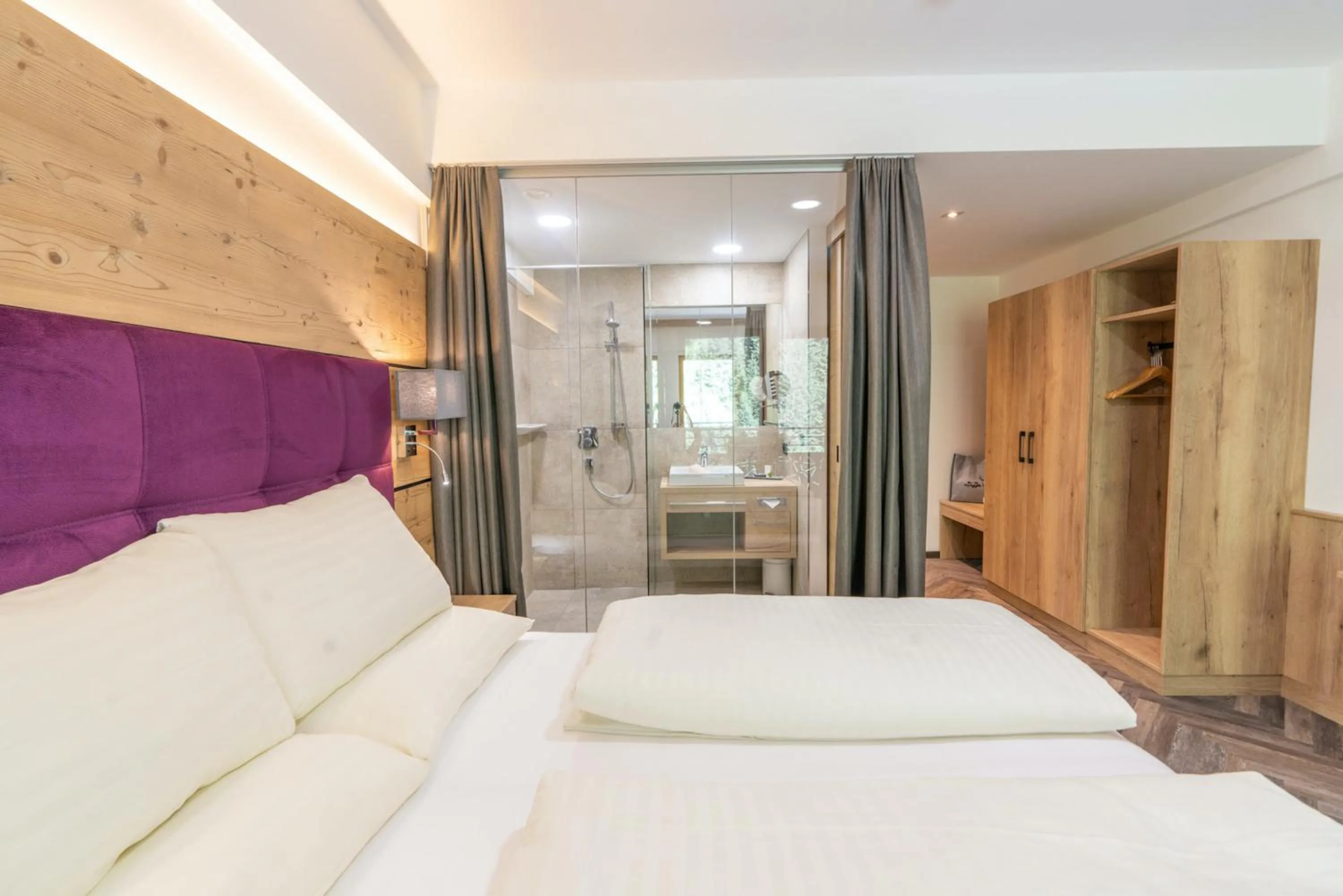 Photo of the whole room, Bed in Hotel Gundolf