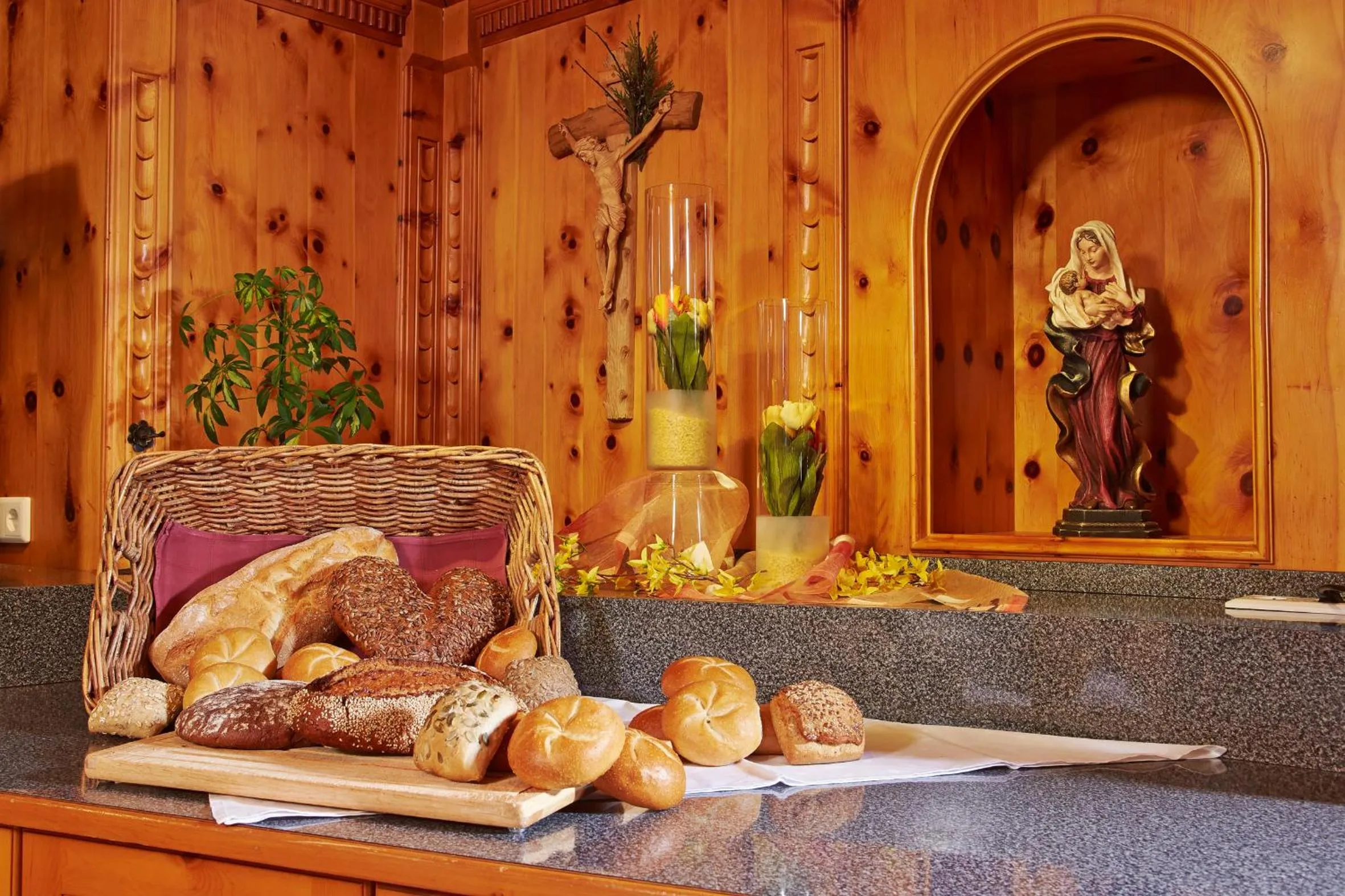 Restaurant/places to eat in Hotel Gundolf