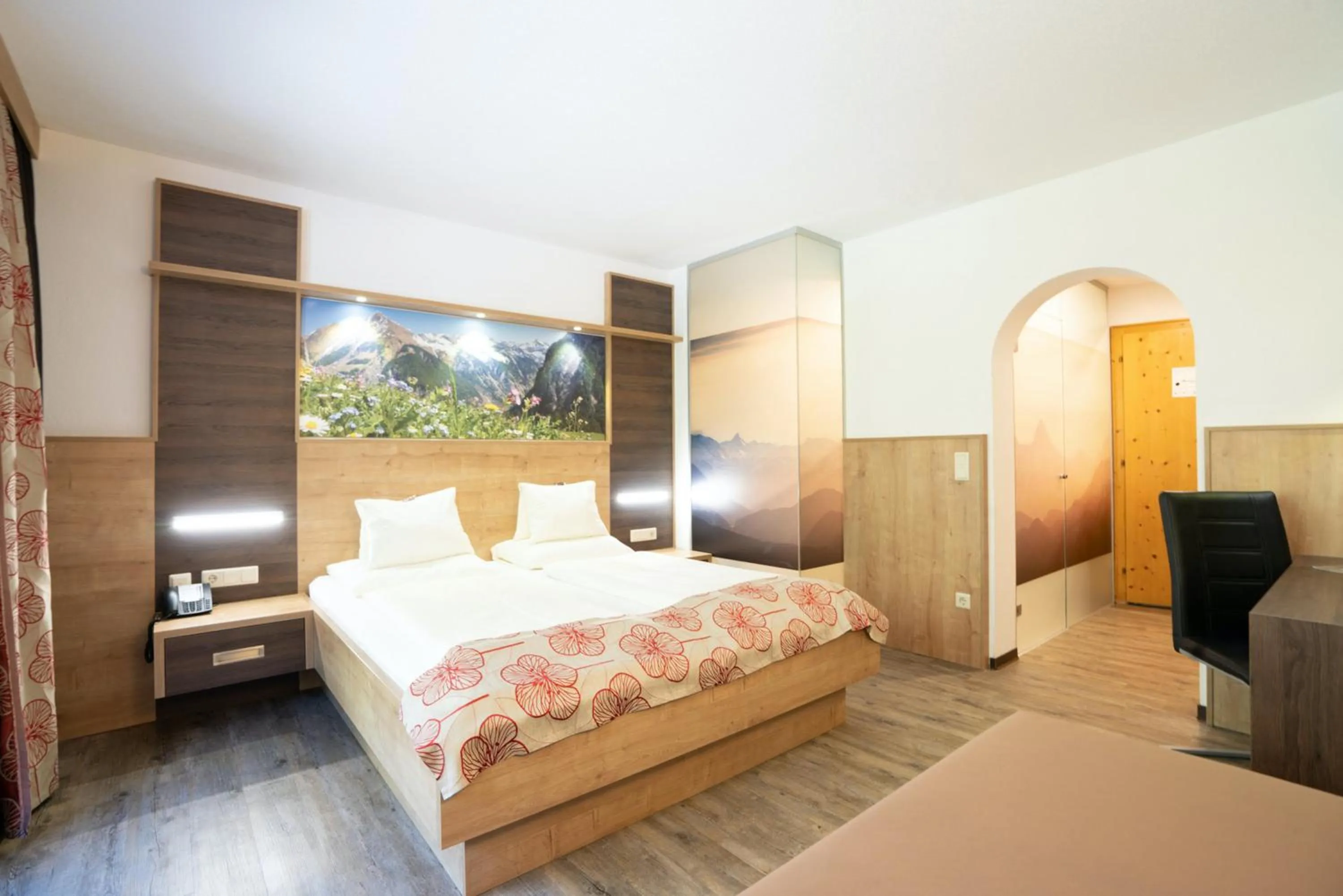 Photo of the whole room, Bed in Hotel Gundolf