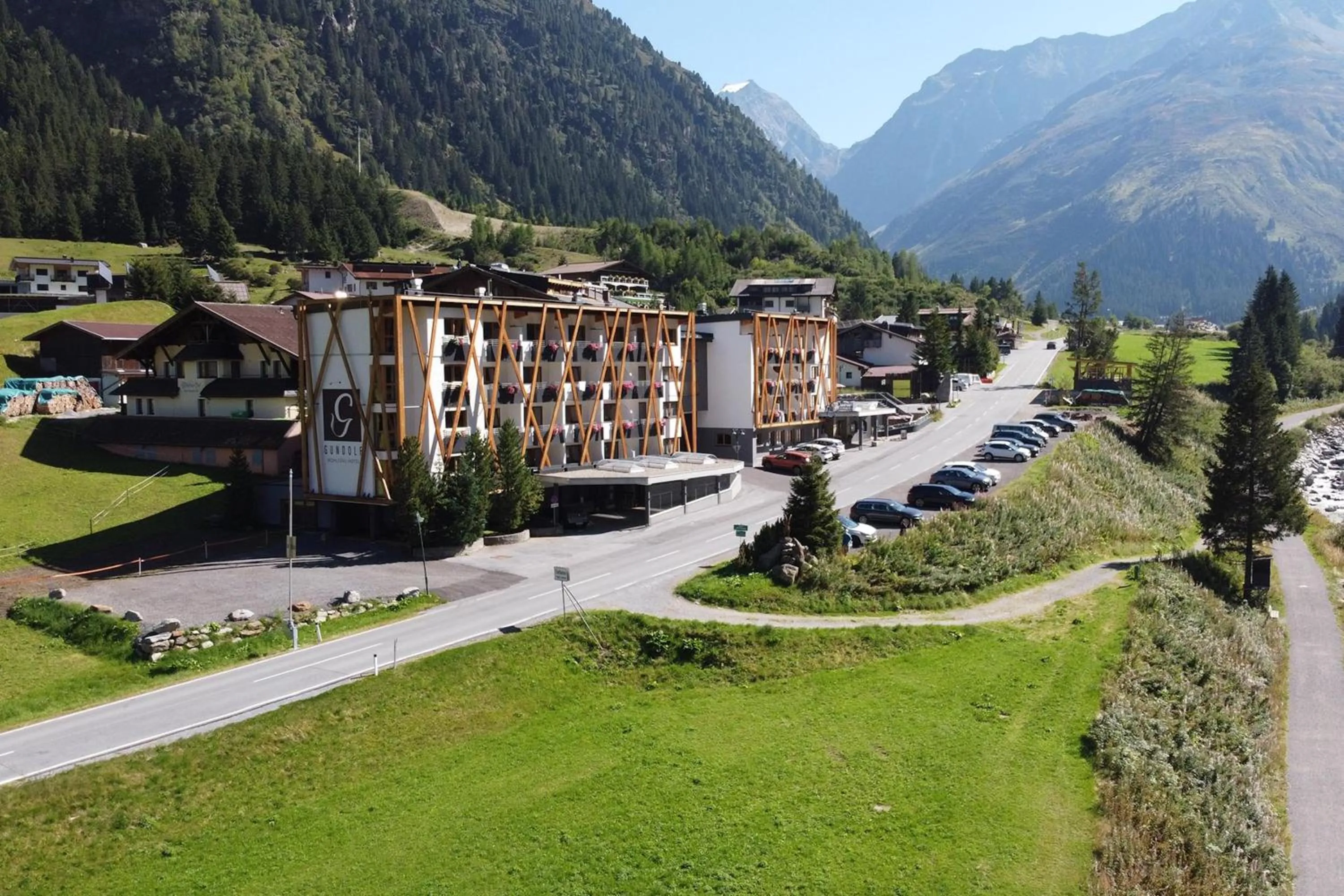 Property building in Hotel Gundolf