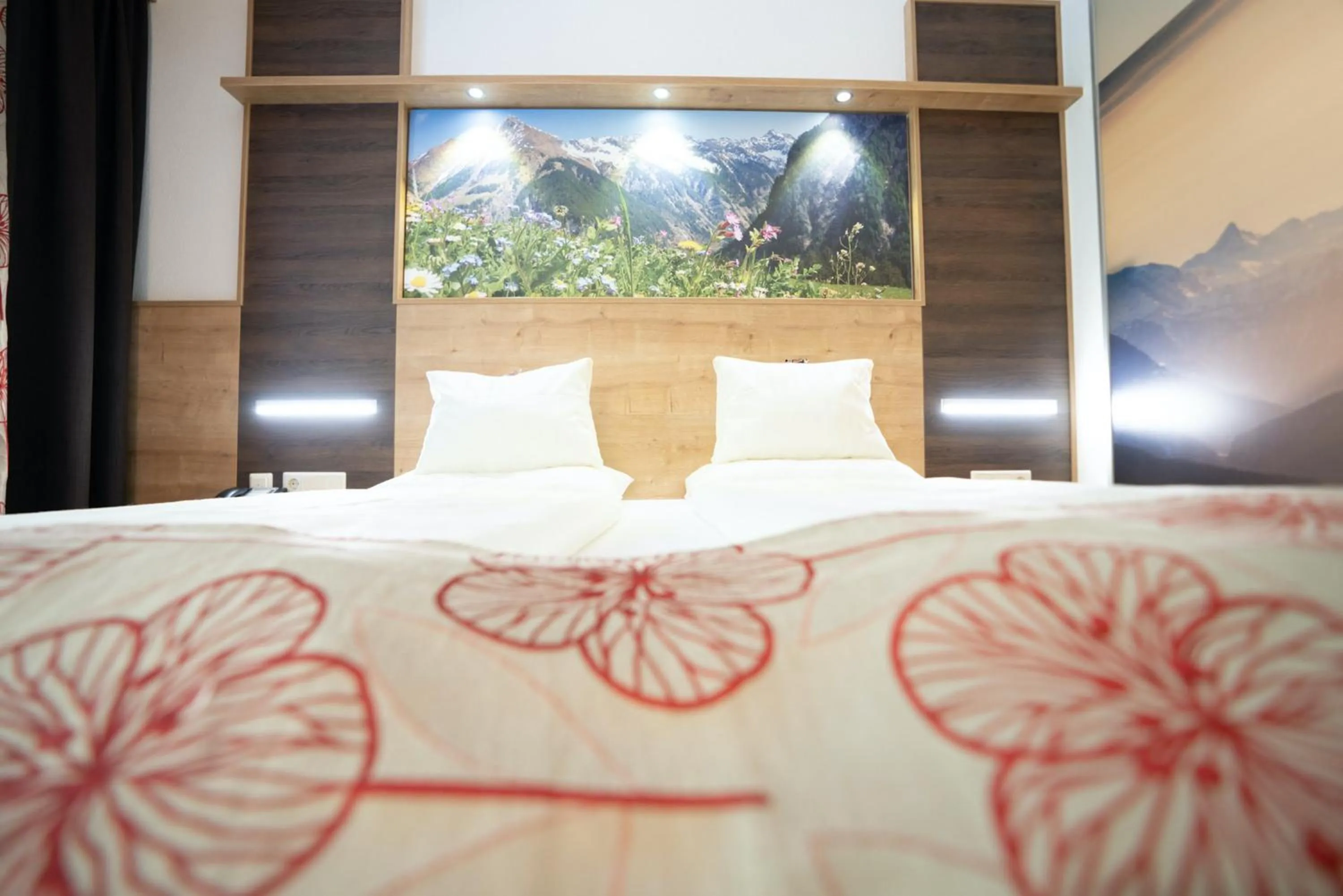 Photo of the whole room, Bed in Hotel Gundolf