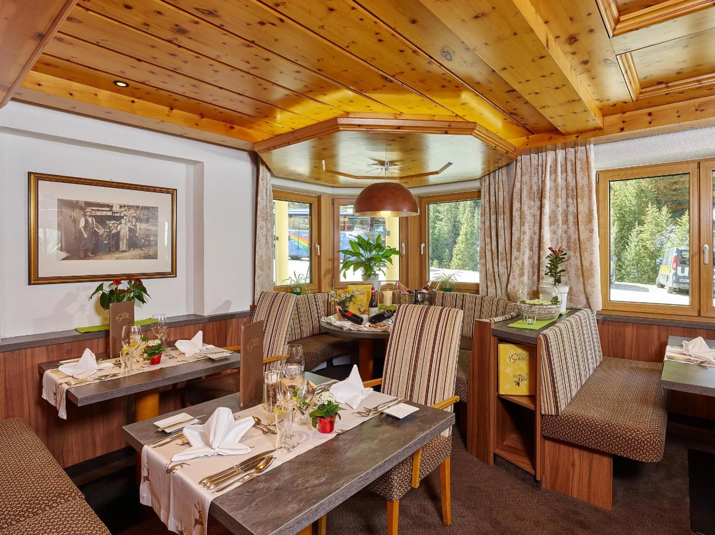 Restaurant/places to eat in Hotel Gundolf