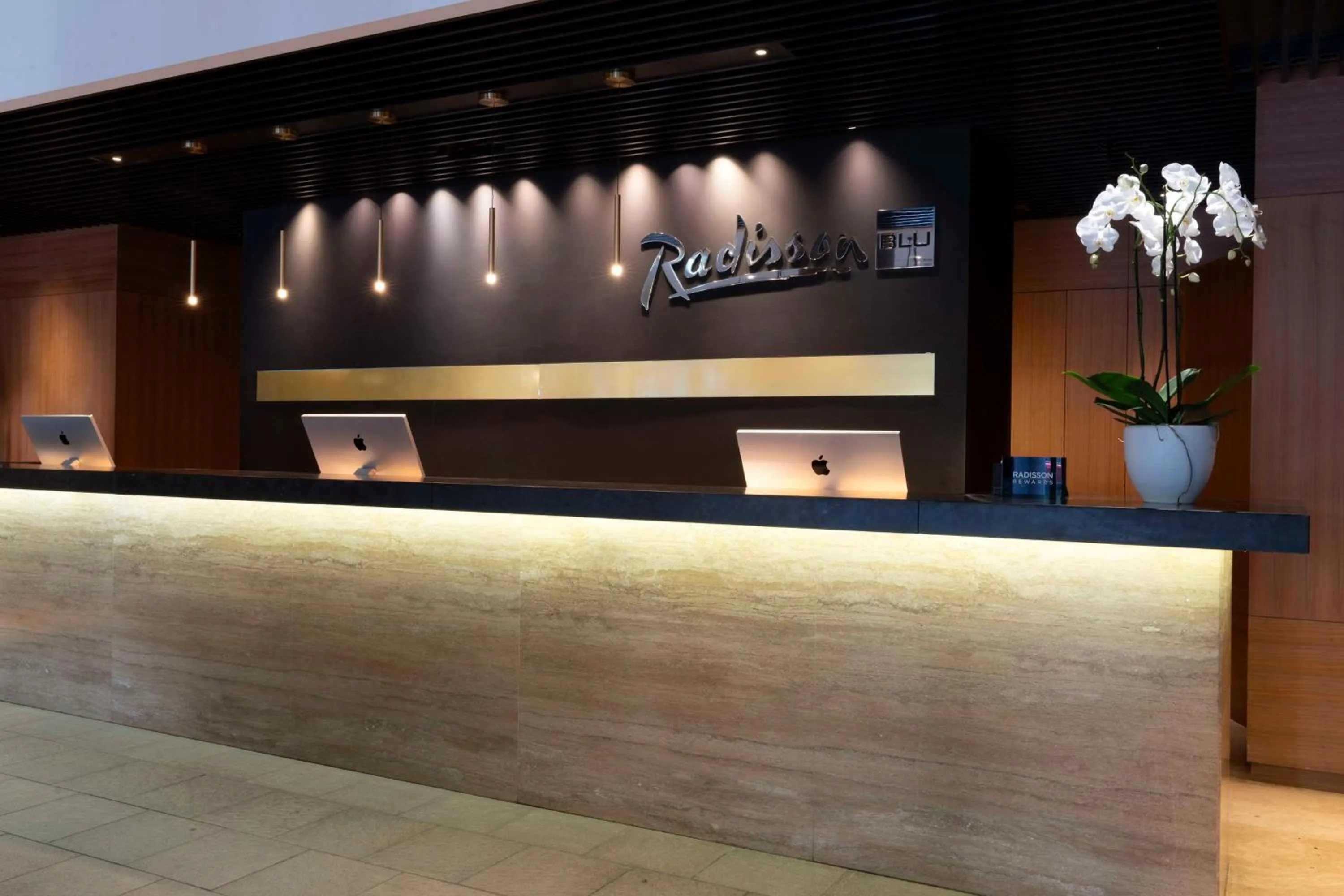 Lobby or reception in Radisson Blu Hotel Milan