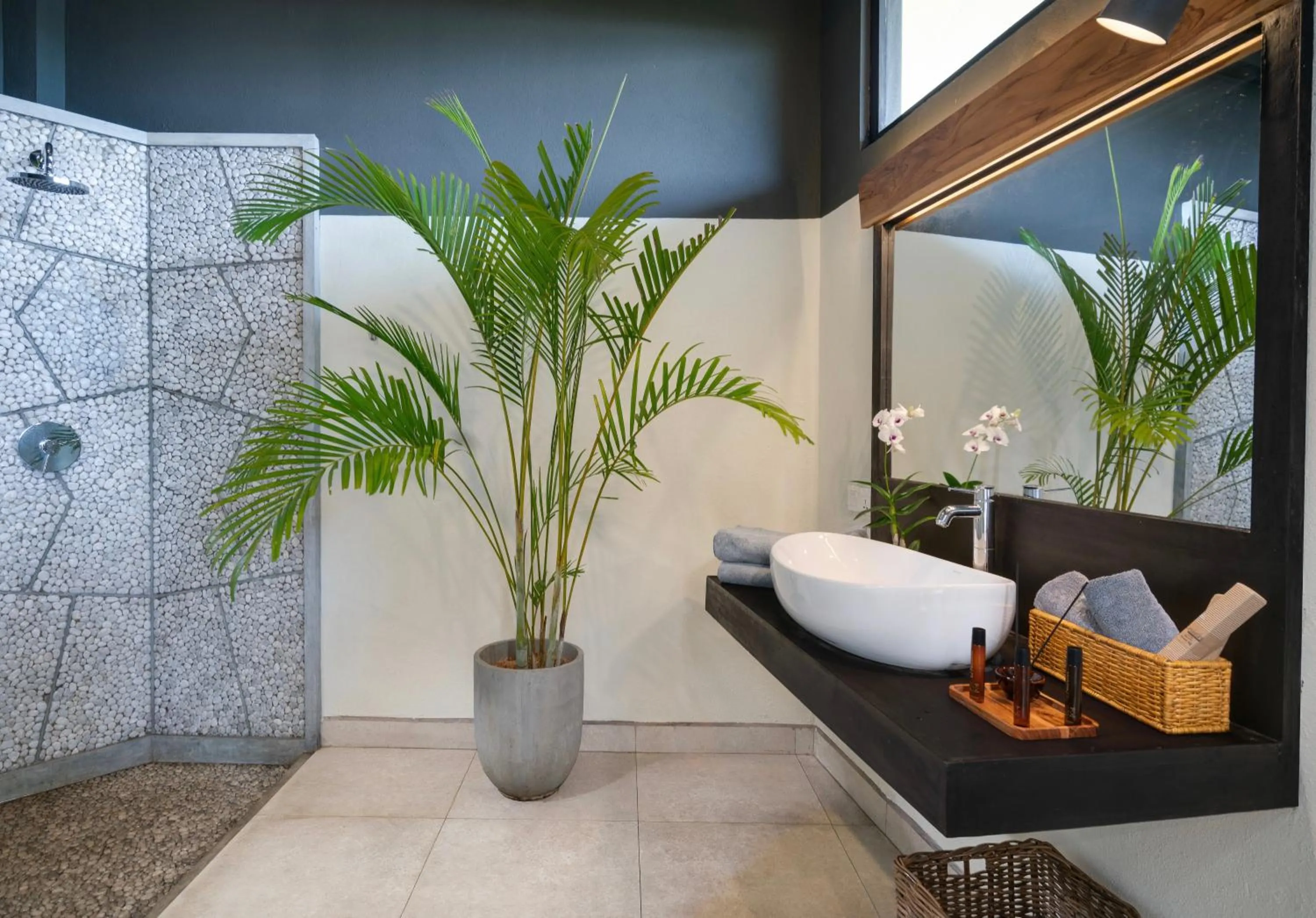 Bathroom in Lankavatara Ocean Retreat & Spa