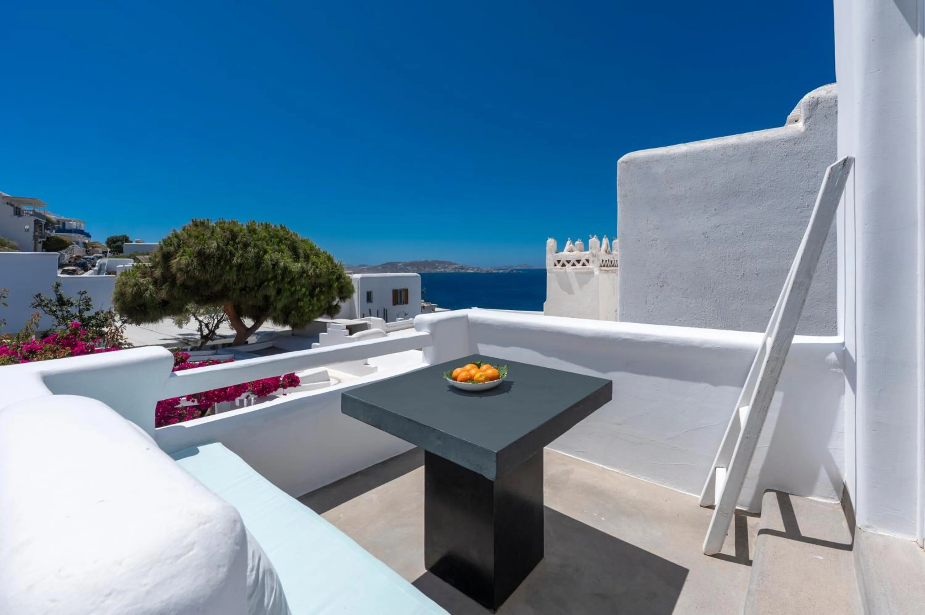 Flaskos Luxury Suites