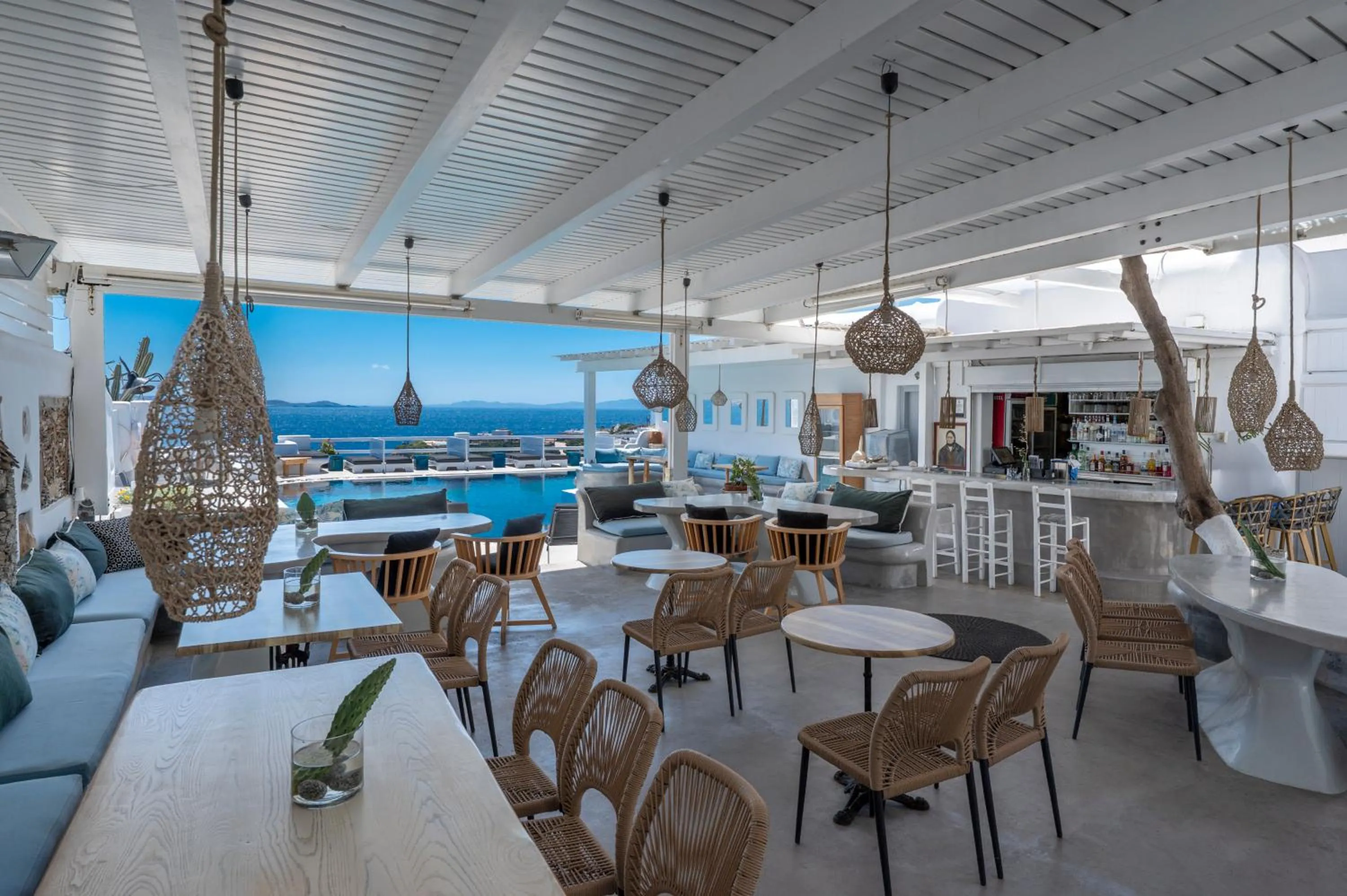 Flaskos Luxury Suites