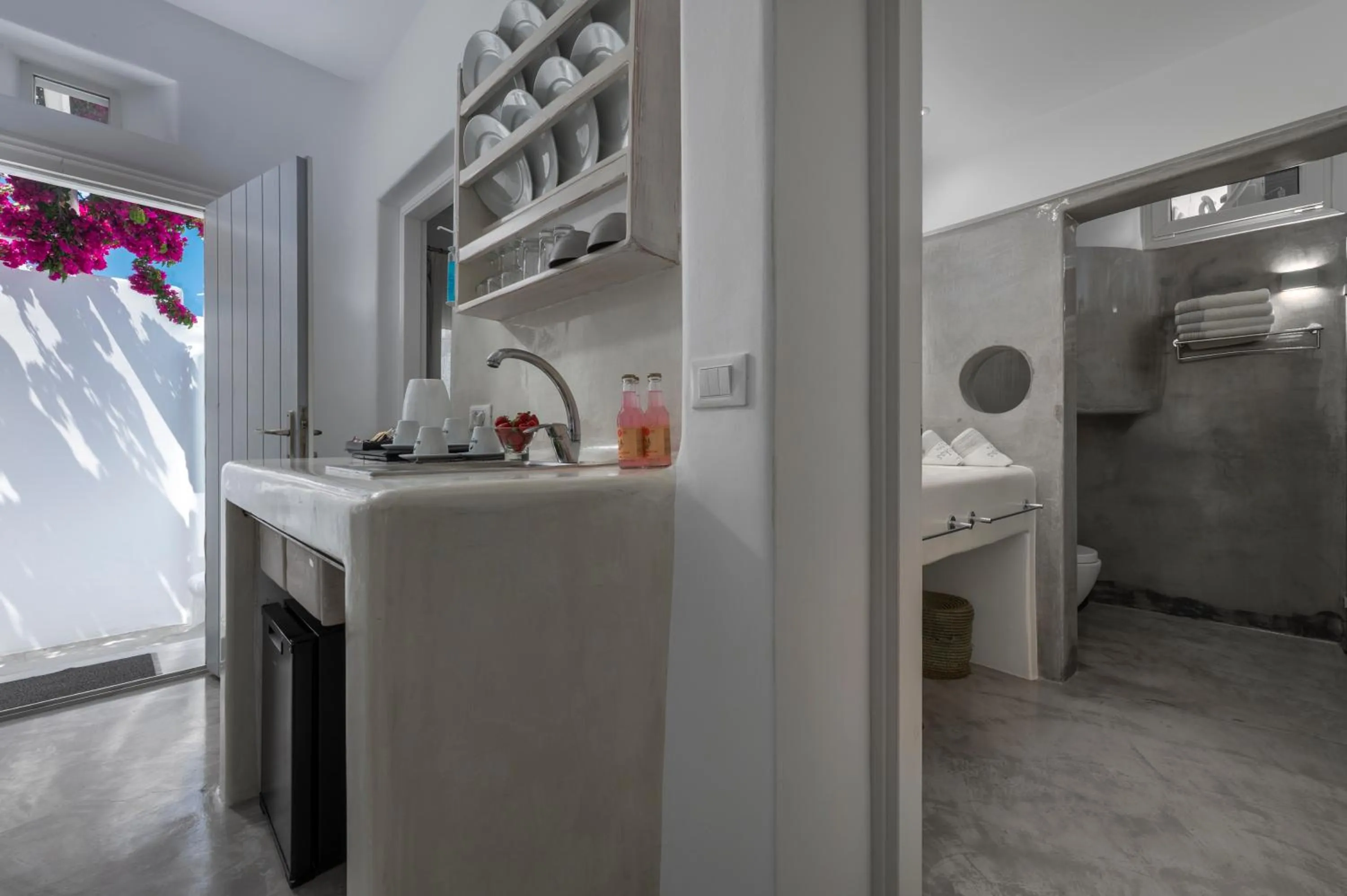 Flaskos Luxury Suites