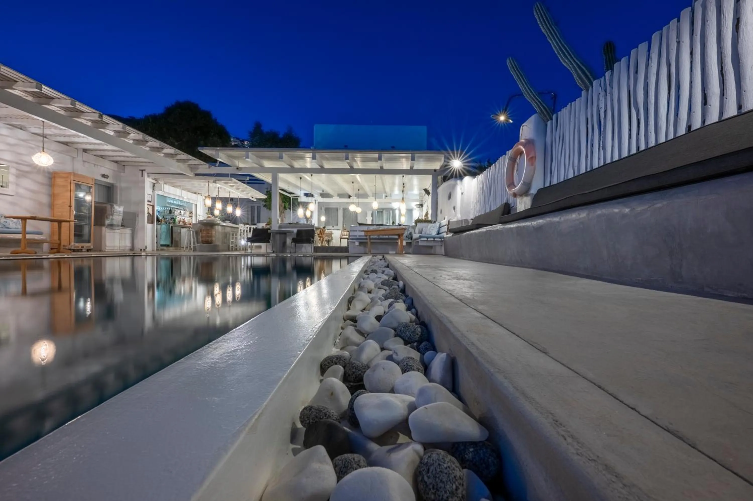 Flaskos Luxury Suites