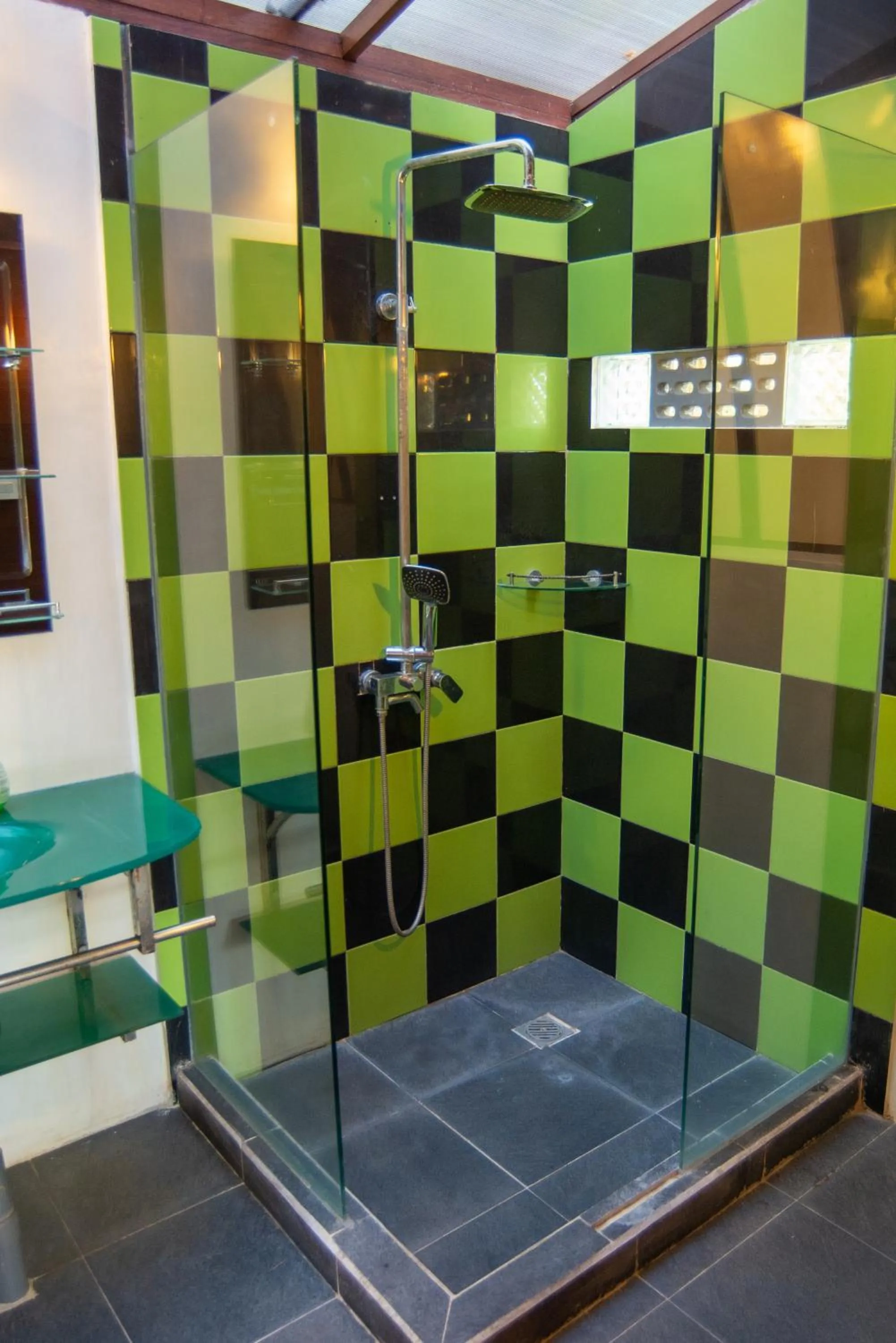 Shower in The Papalagi Resort