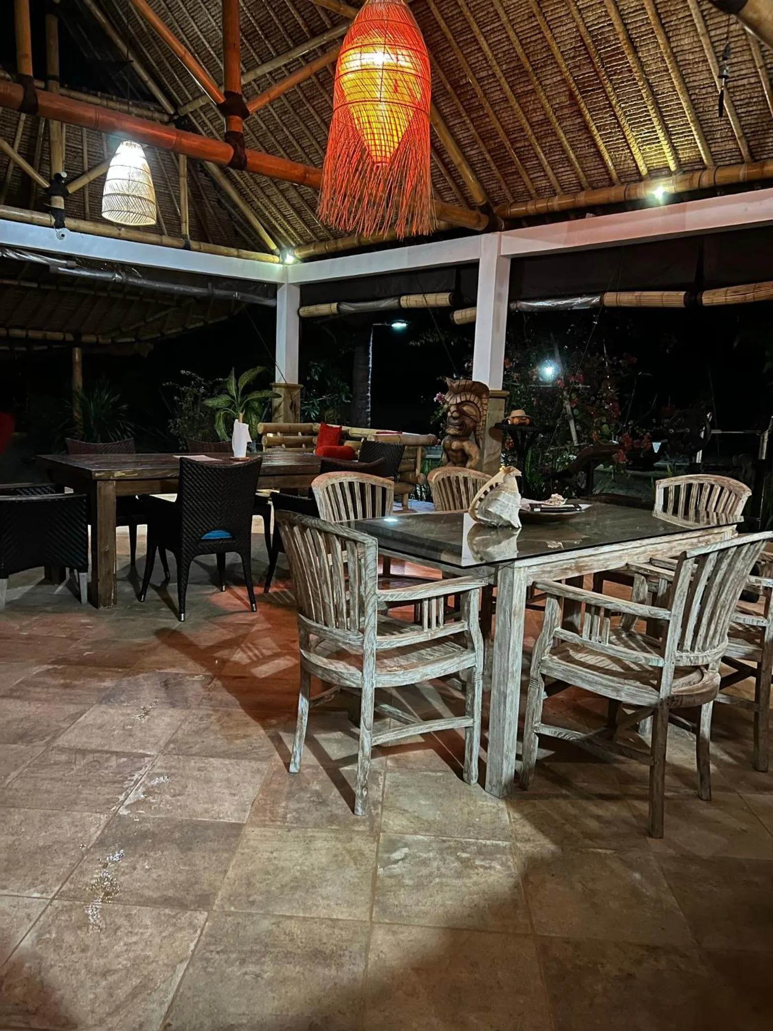Restaurant/places to eat in The Papalagi Resort
