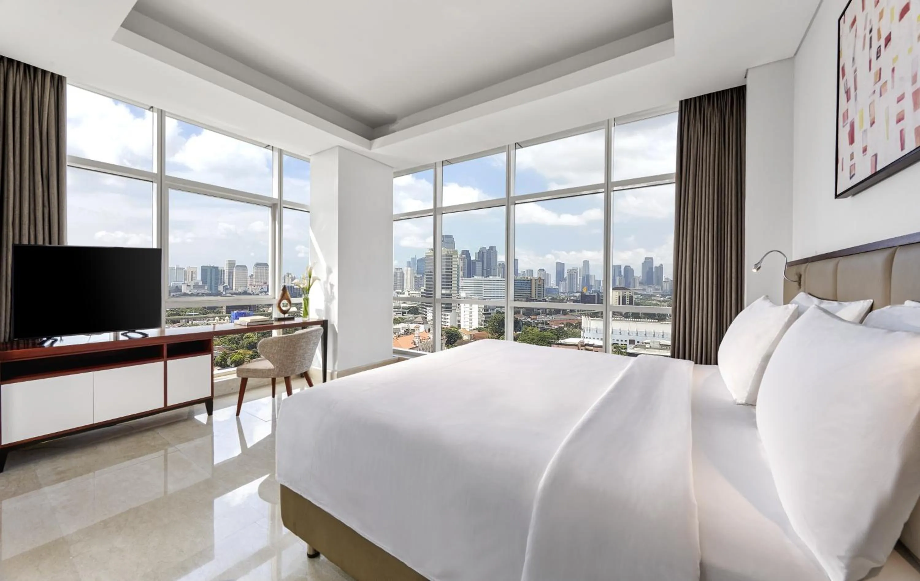Bed in Oakwood Suites La Maison Jakarta