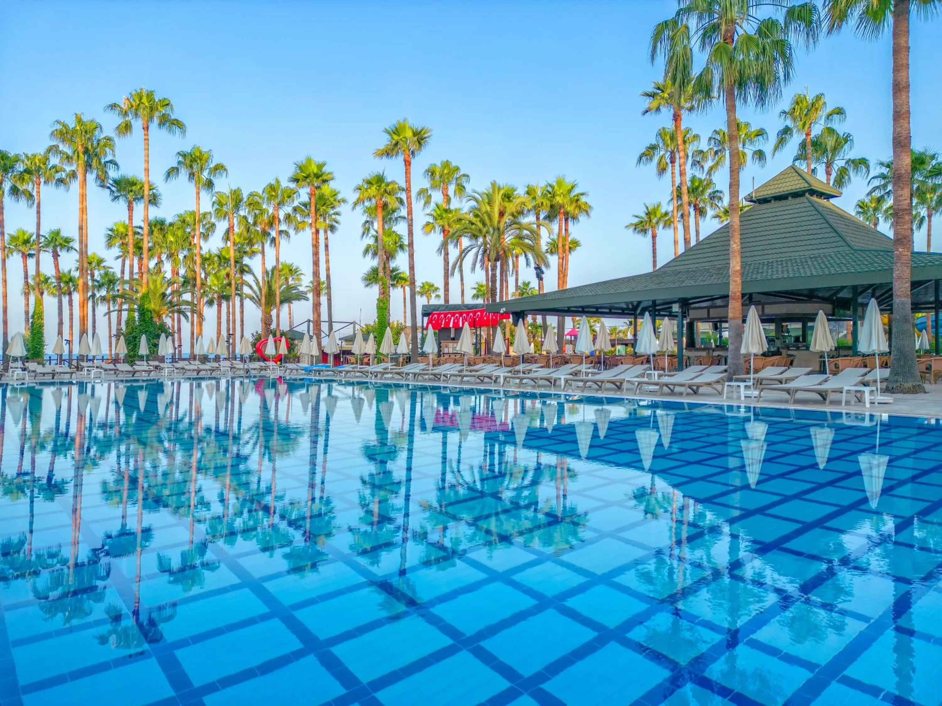 Swimming pool in Meryan Hotel - Ultra All Inclusive