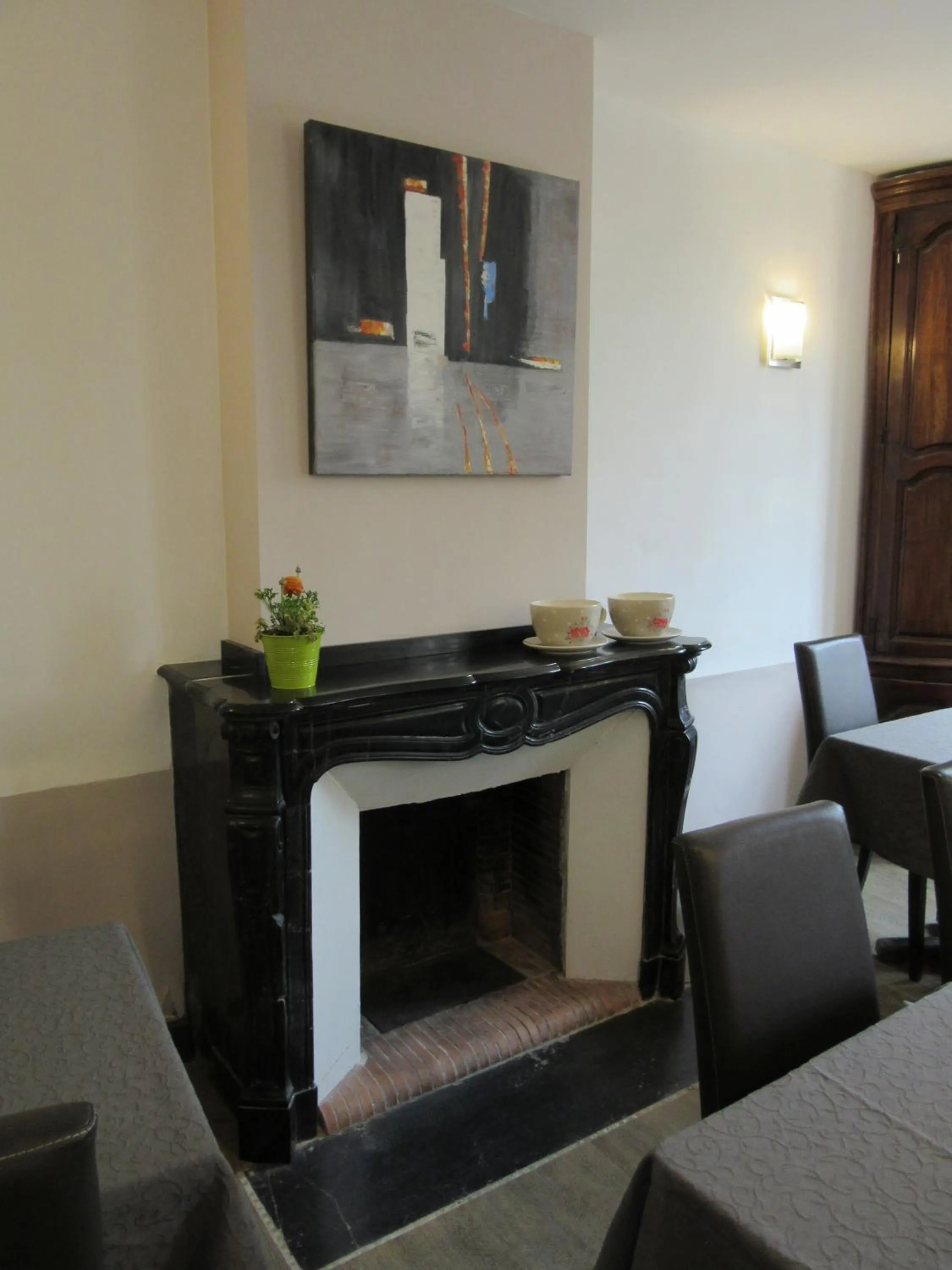 Restaurant/places to eat in Logis Hôtel Château De Palaja