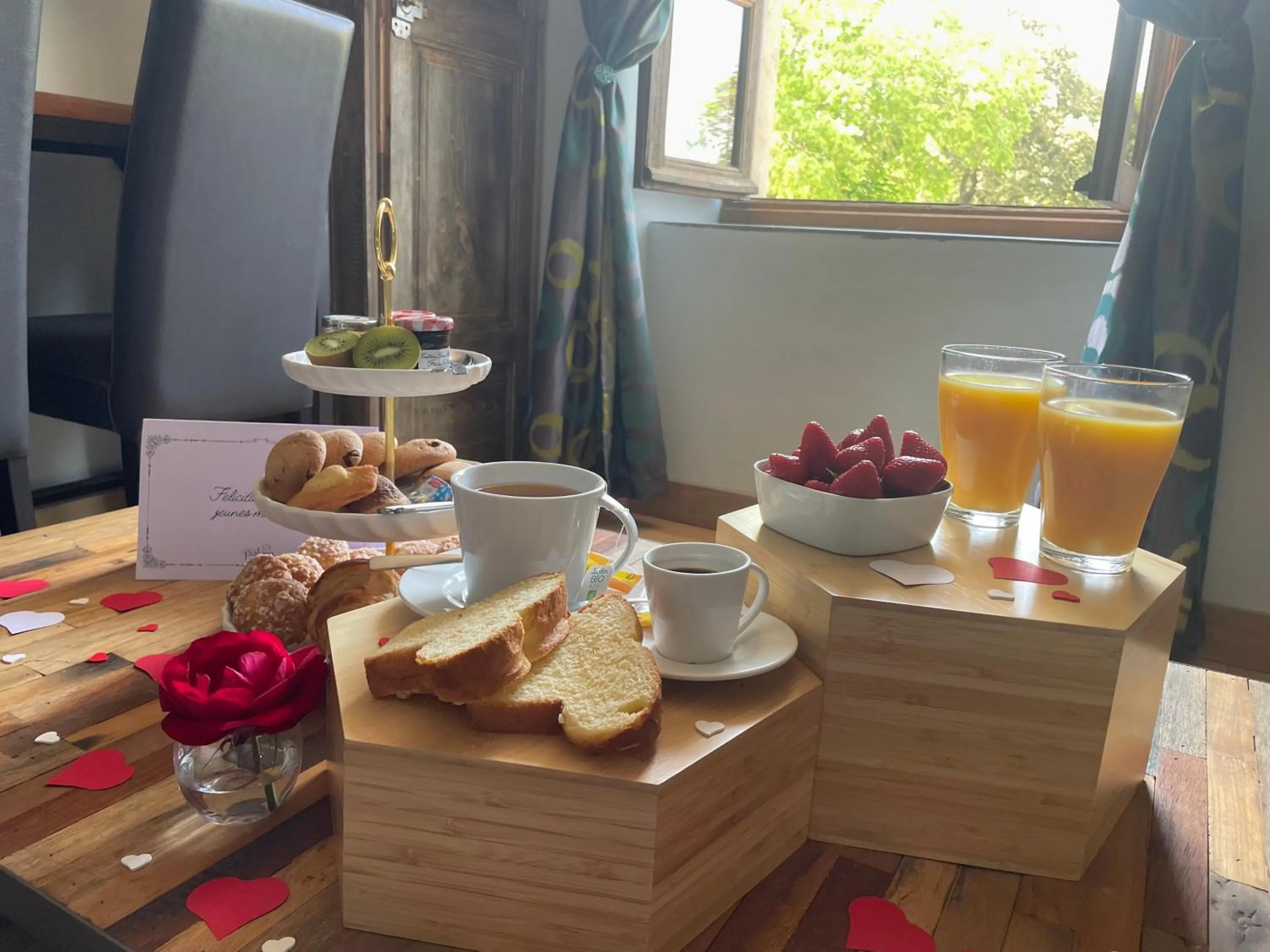 Breakfast in Logis Hôtel Château De Palaja