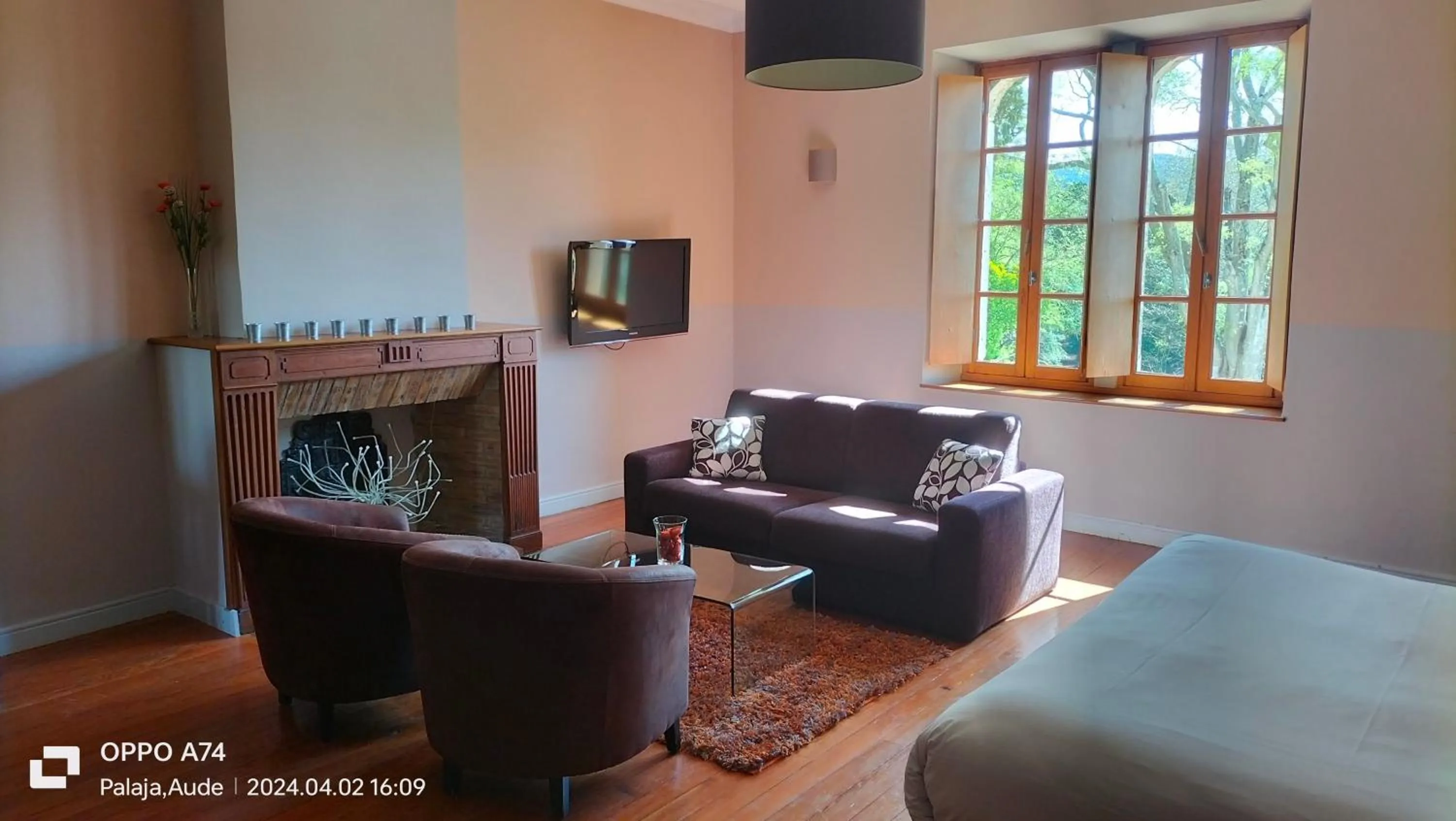 Seating area in Logis Hôtel Château De Palaja