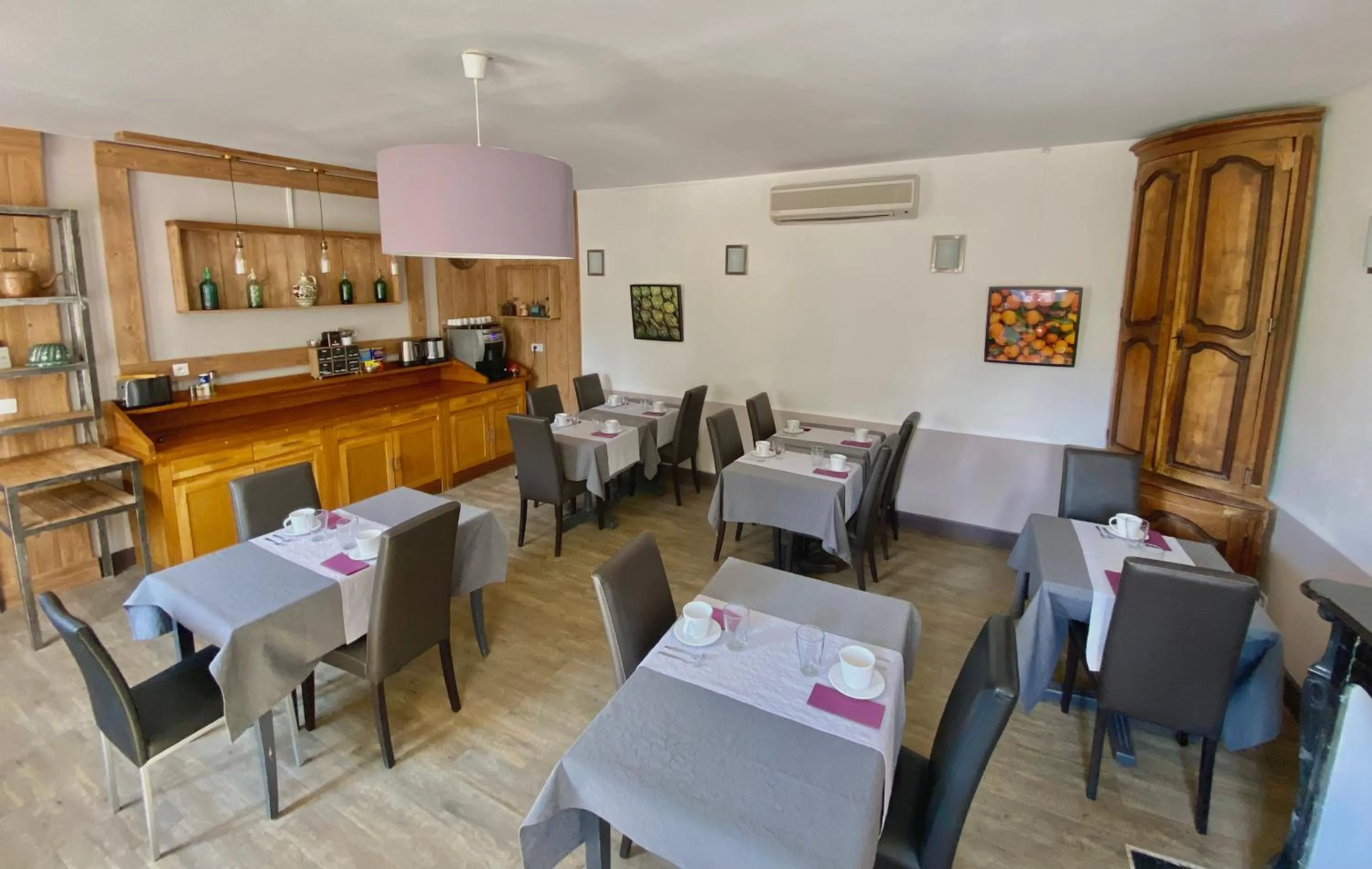 Breakfast in Logis Hôtel Château De Palaja