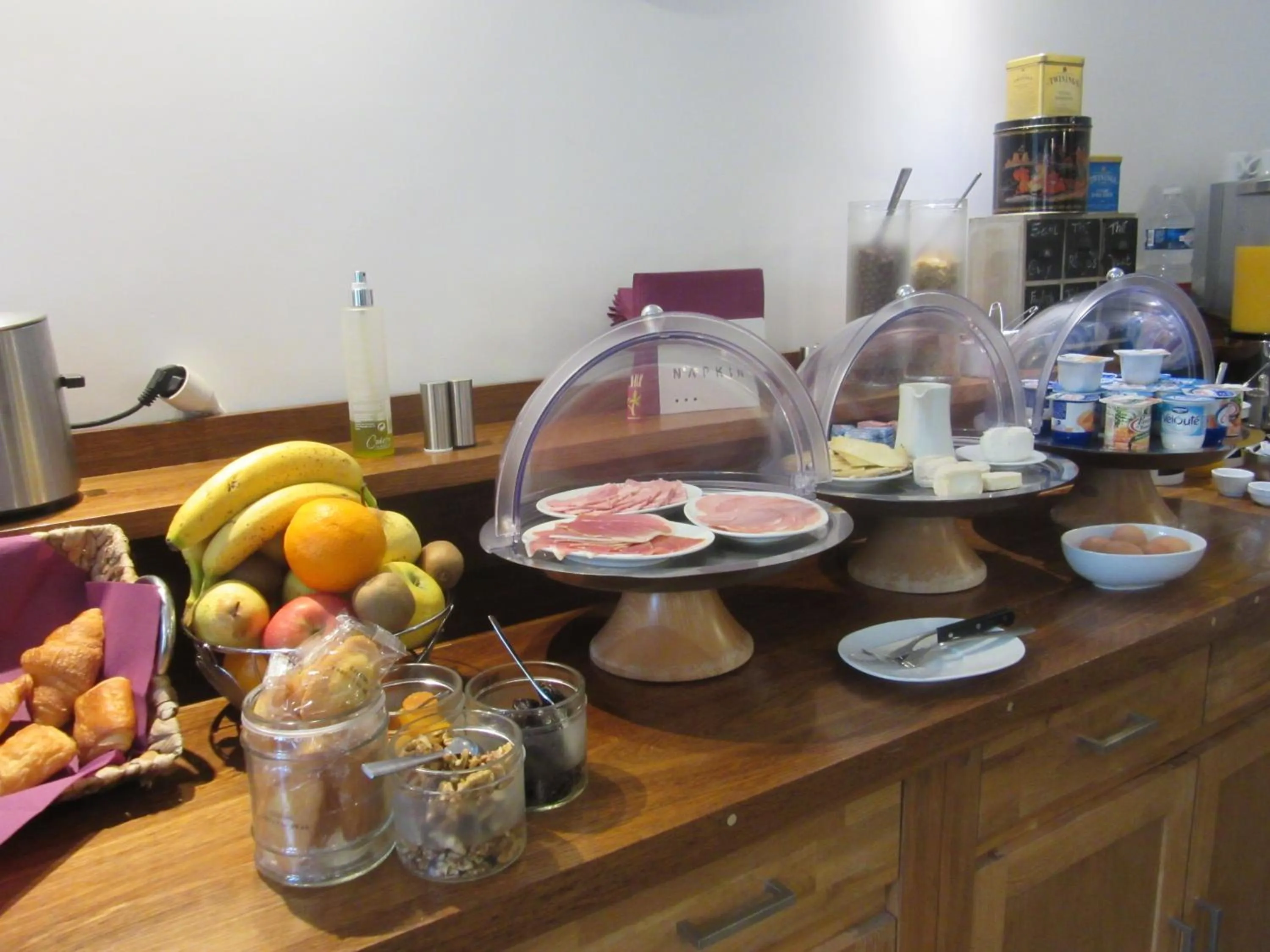 Breakfast in Logis Hôtel Château De Palaja