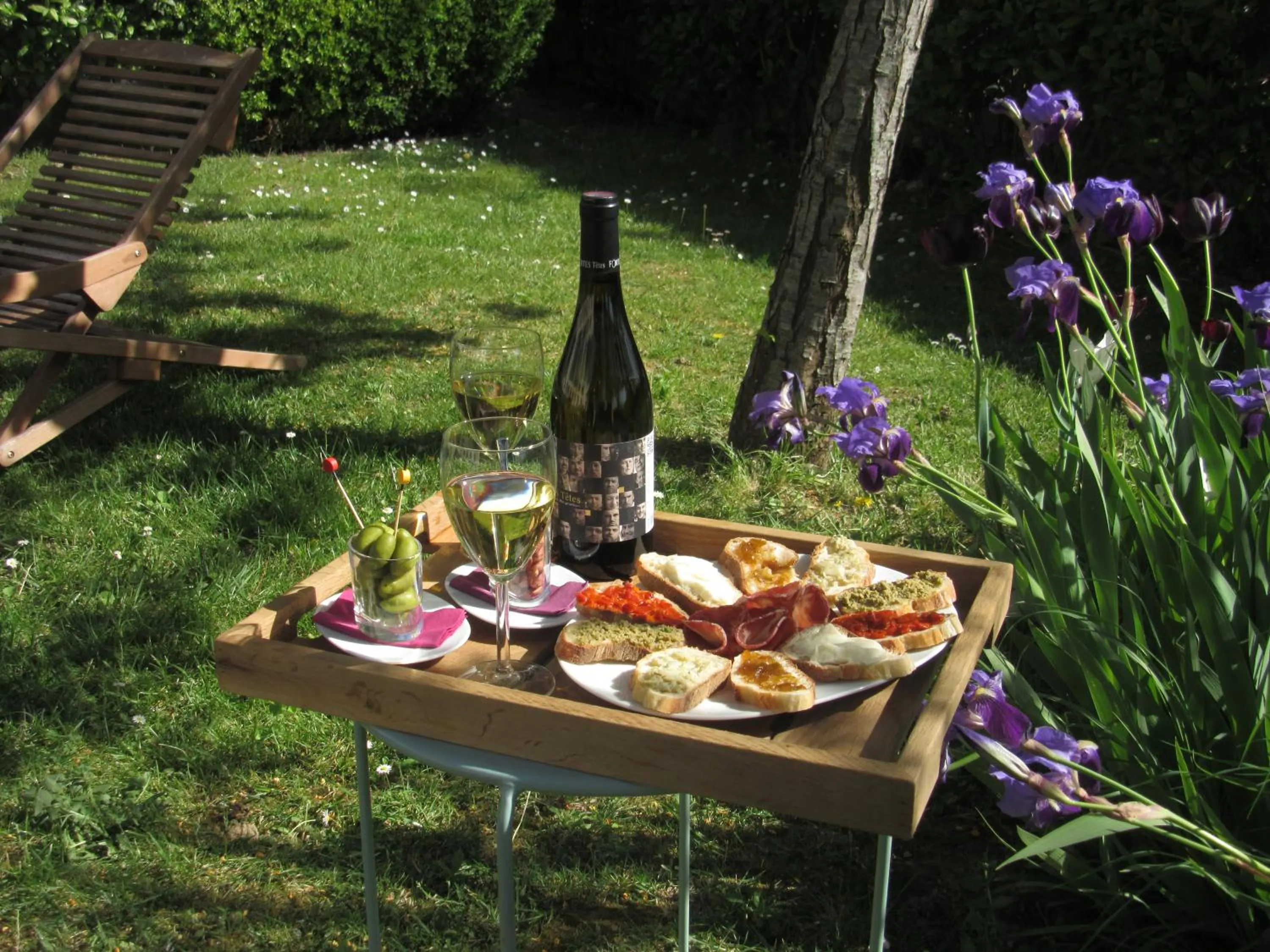 Garden in Logis Hôtel Château De Palaja