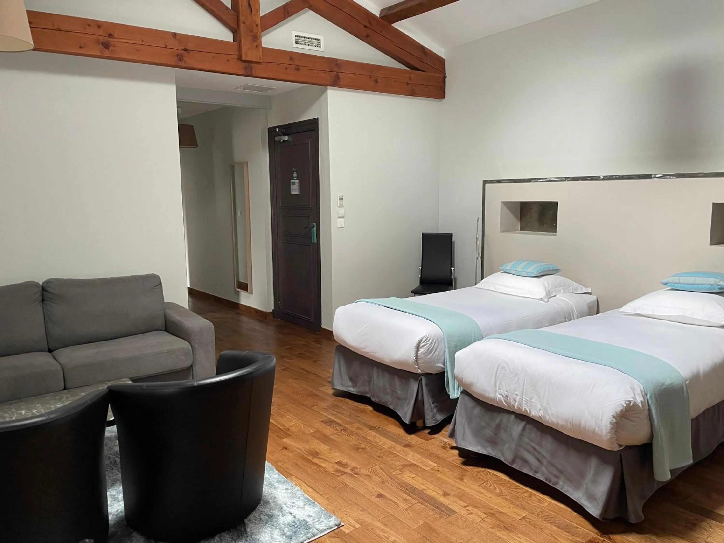 Bed in Logis Hôtel Château De Palaja