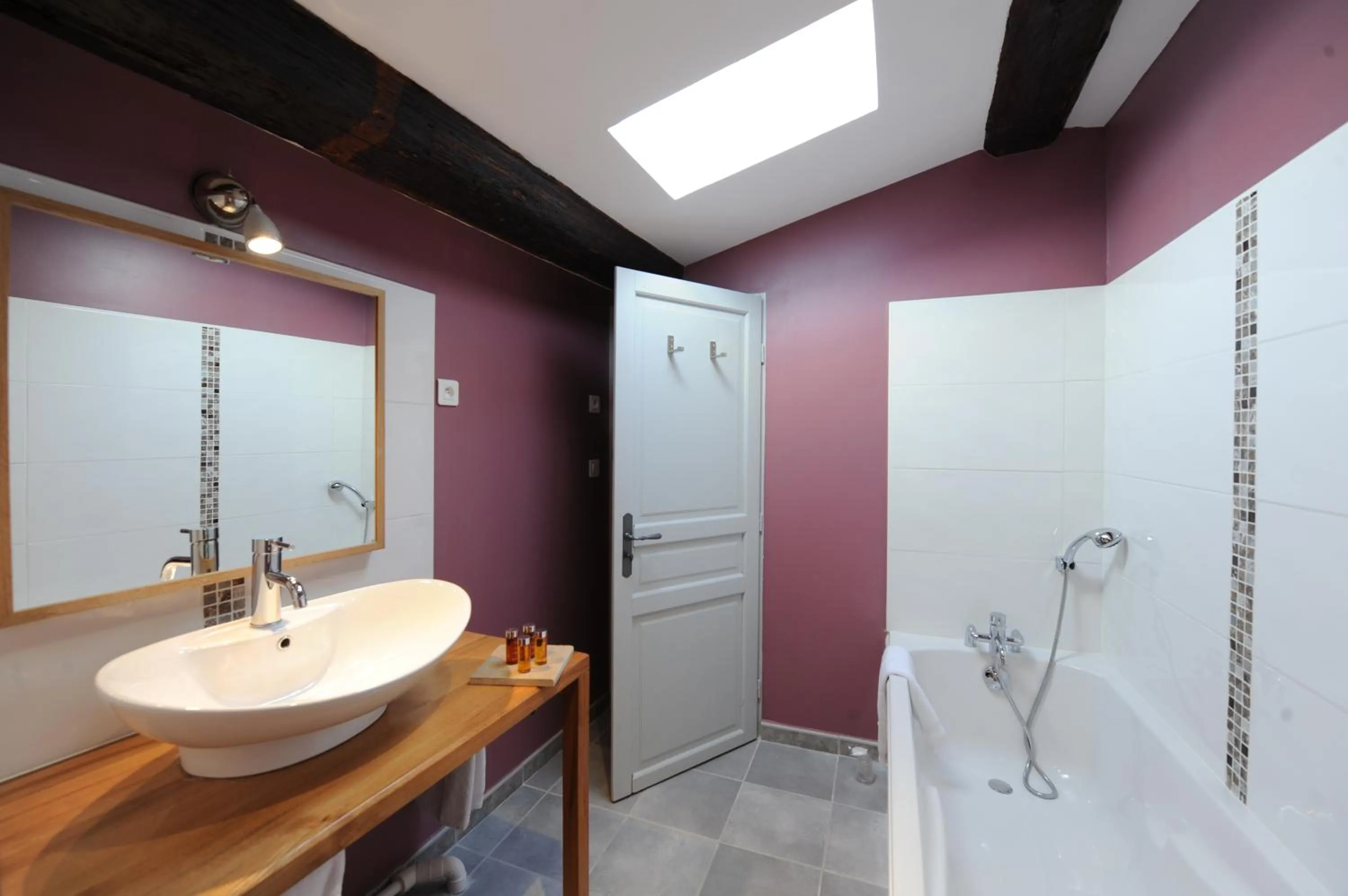 Bathroom in Logis Hôtel Château De Palaja