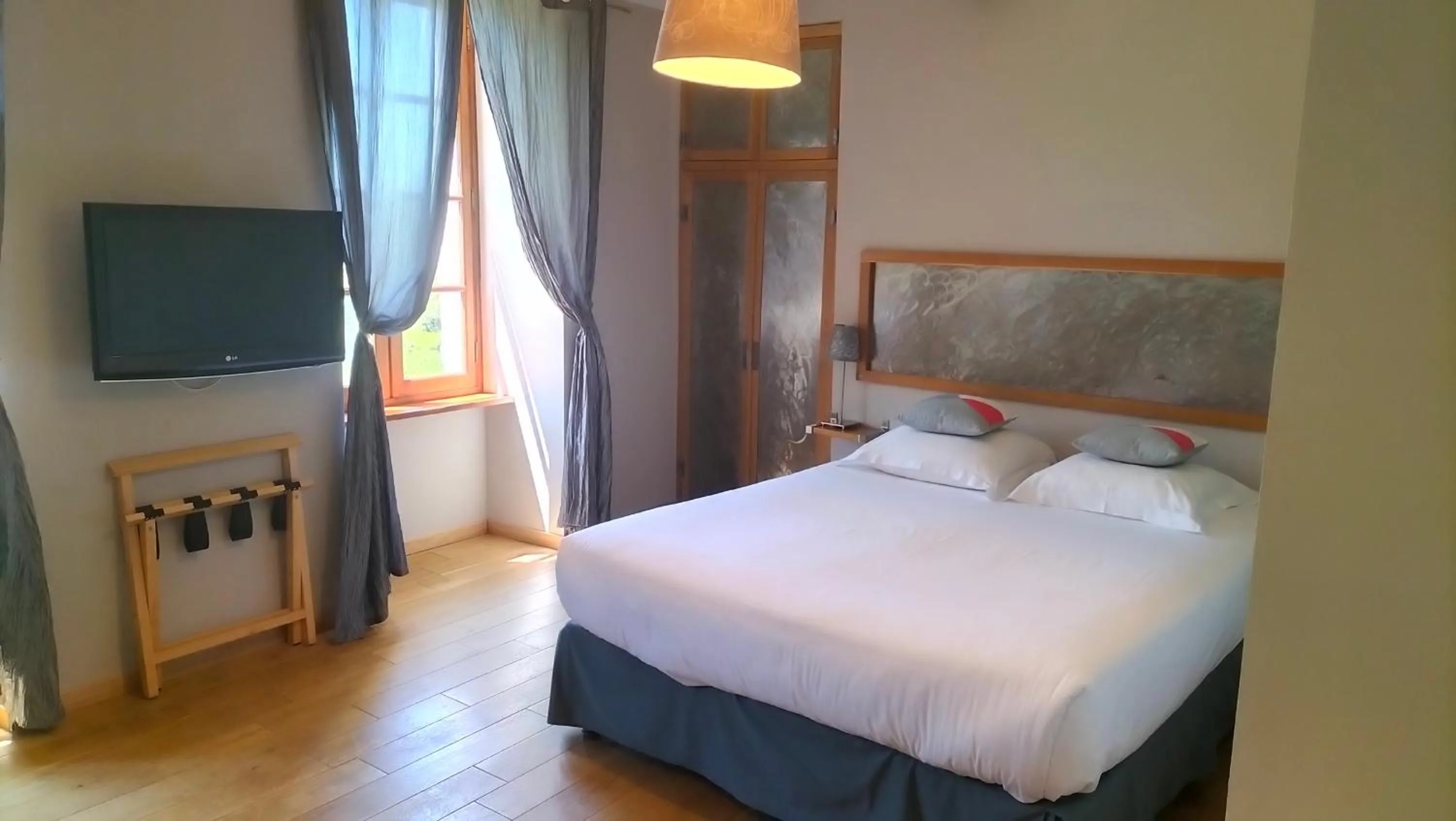 Bedroom, Bed in Logis Hôtel Château De Palaja