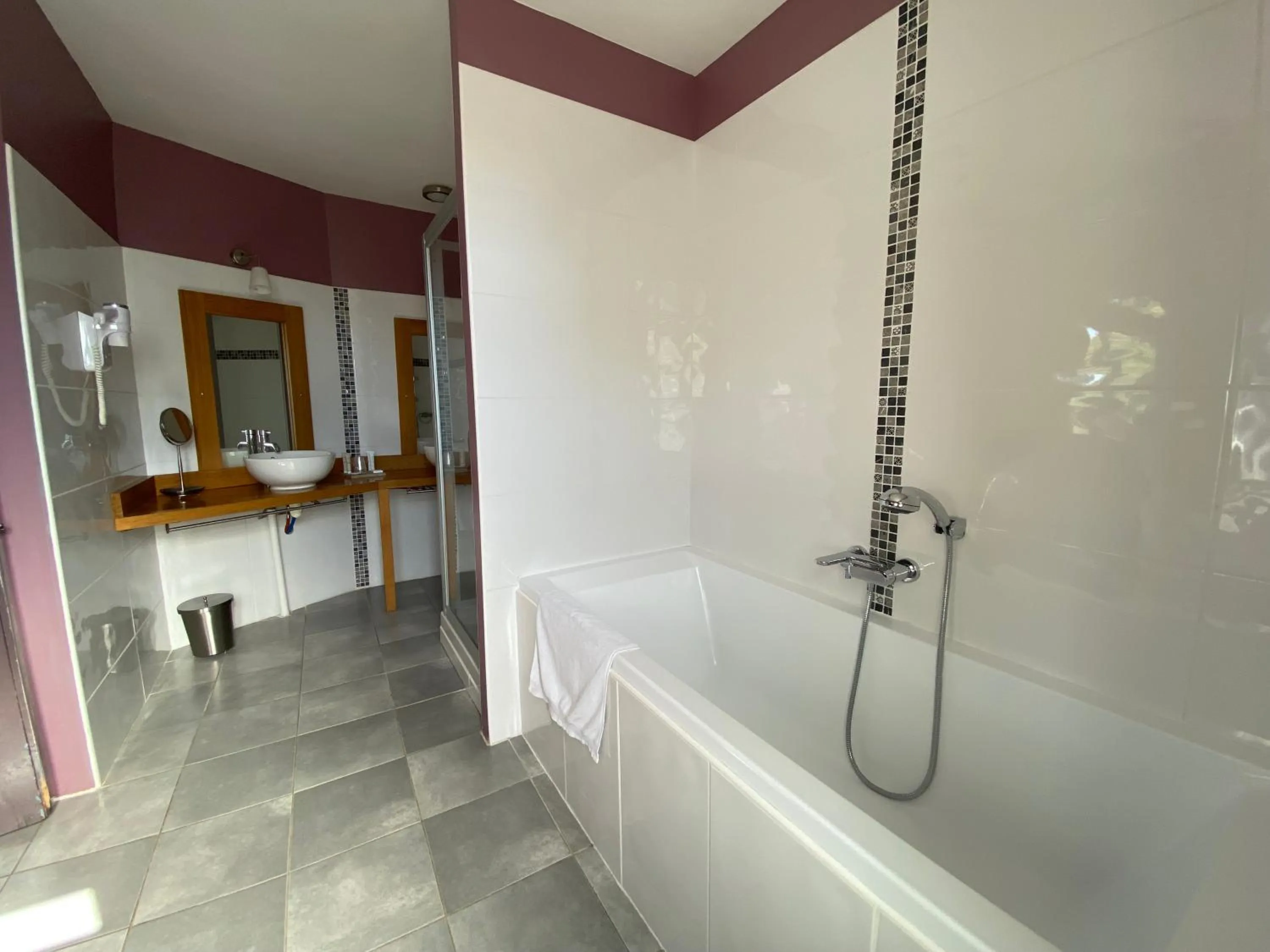 Bathroom in Logis Hôtel Château De Palaja