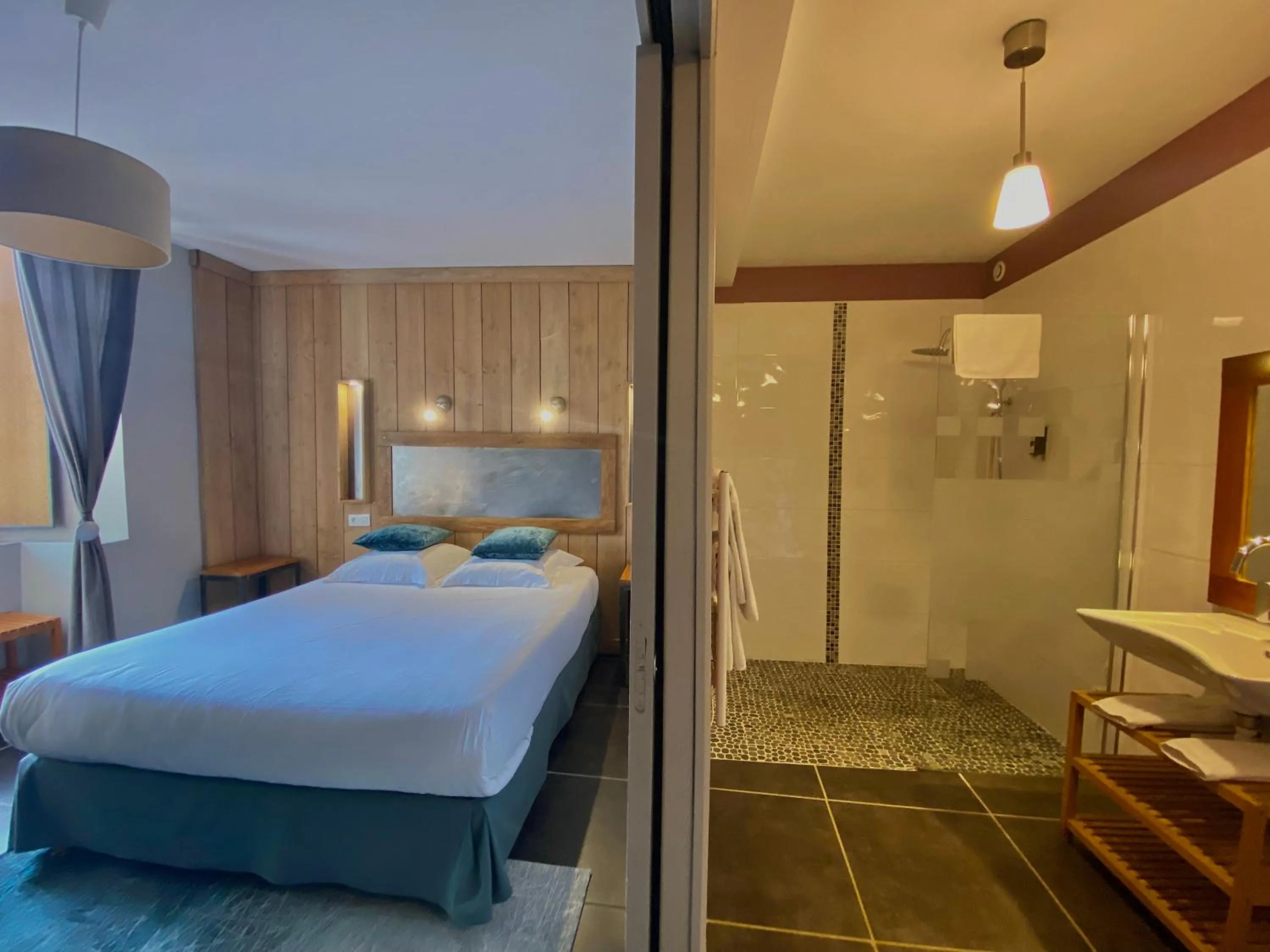 Bathroom, Bed in Logis Hôtel Château De Palaja