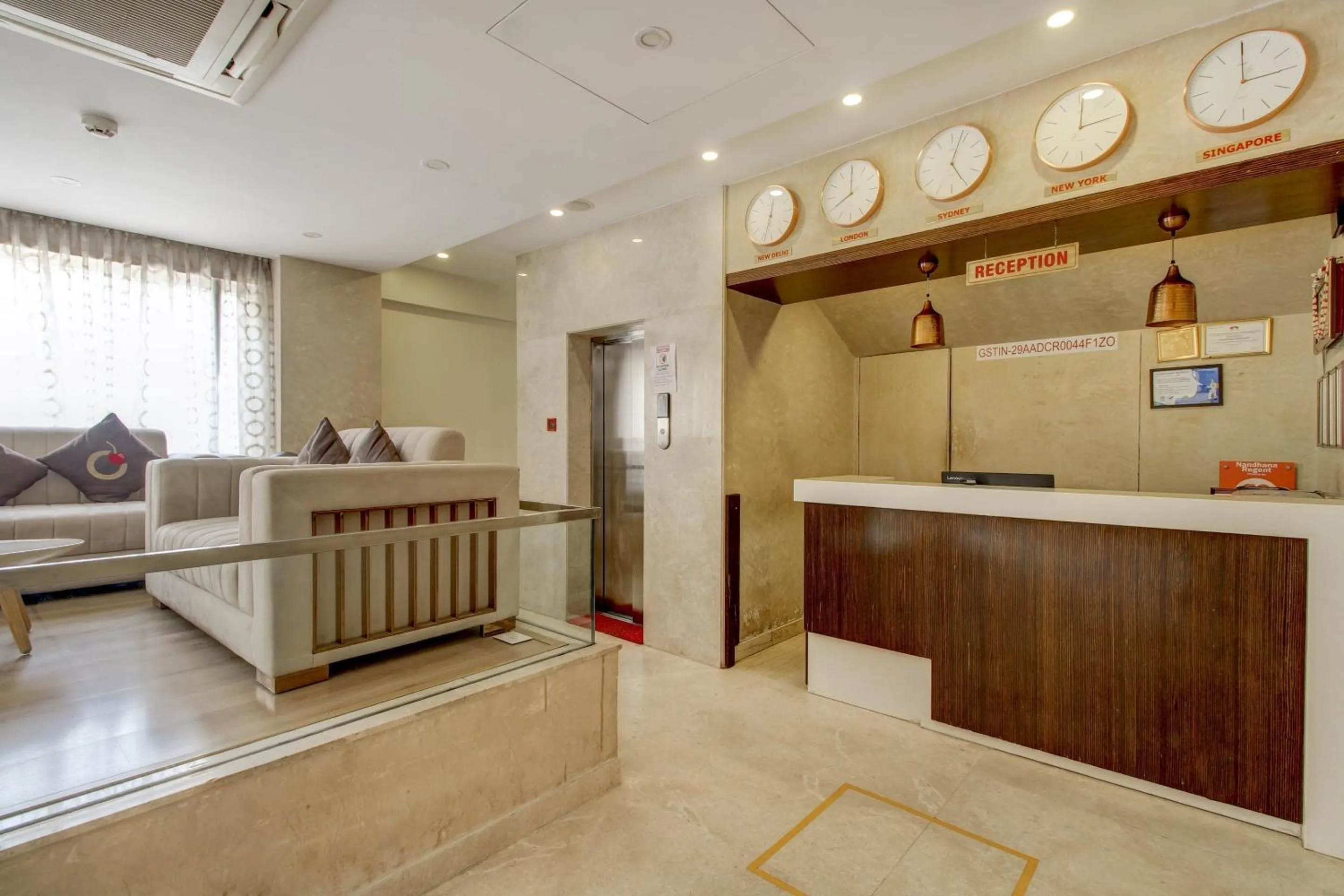 Lobby or reception in La Sara Regent