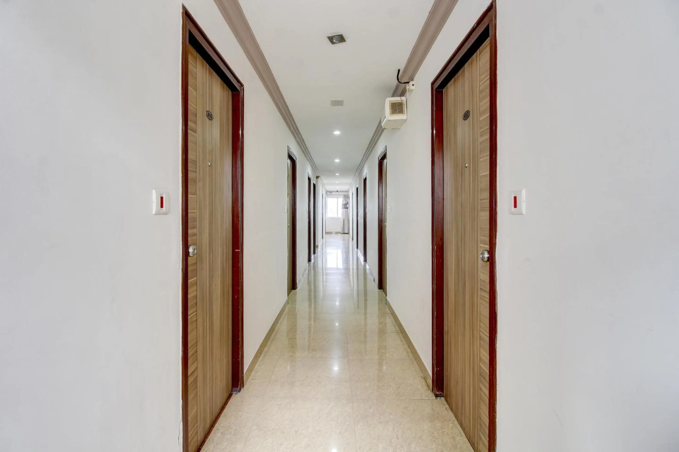 Lobby or reception in La Sara Regent