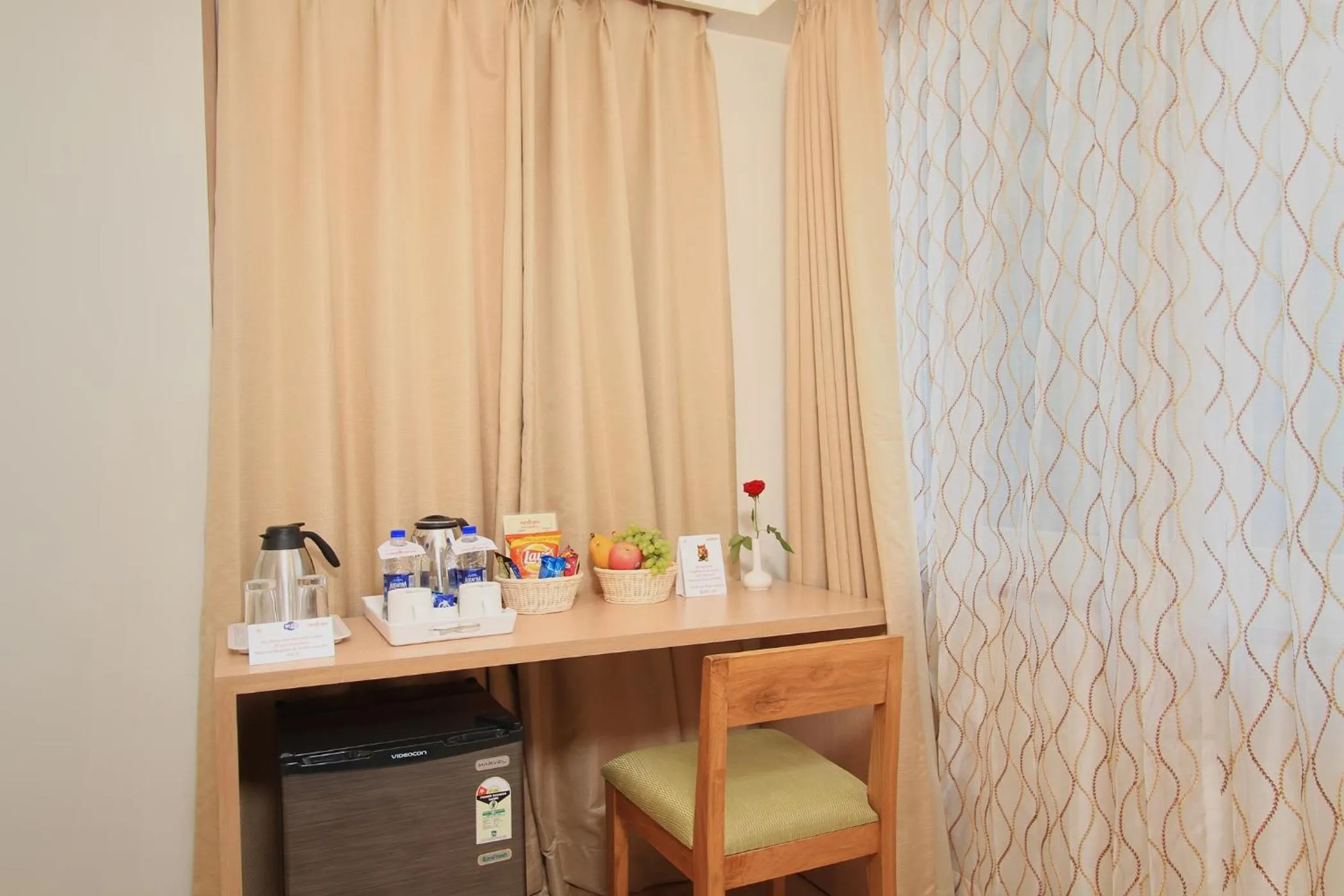 Coffee/tea facilities in La Sara Regent