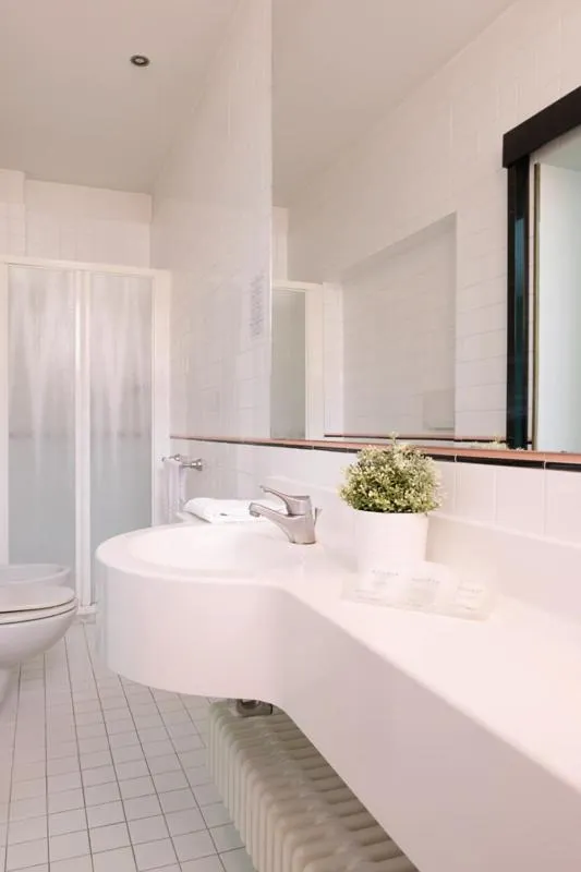 Bathroom in Hotel Junior